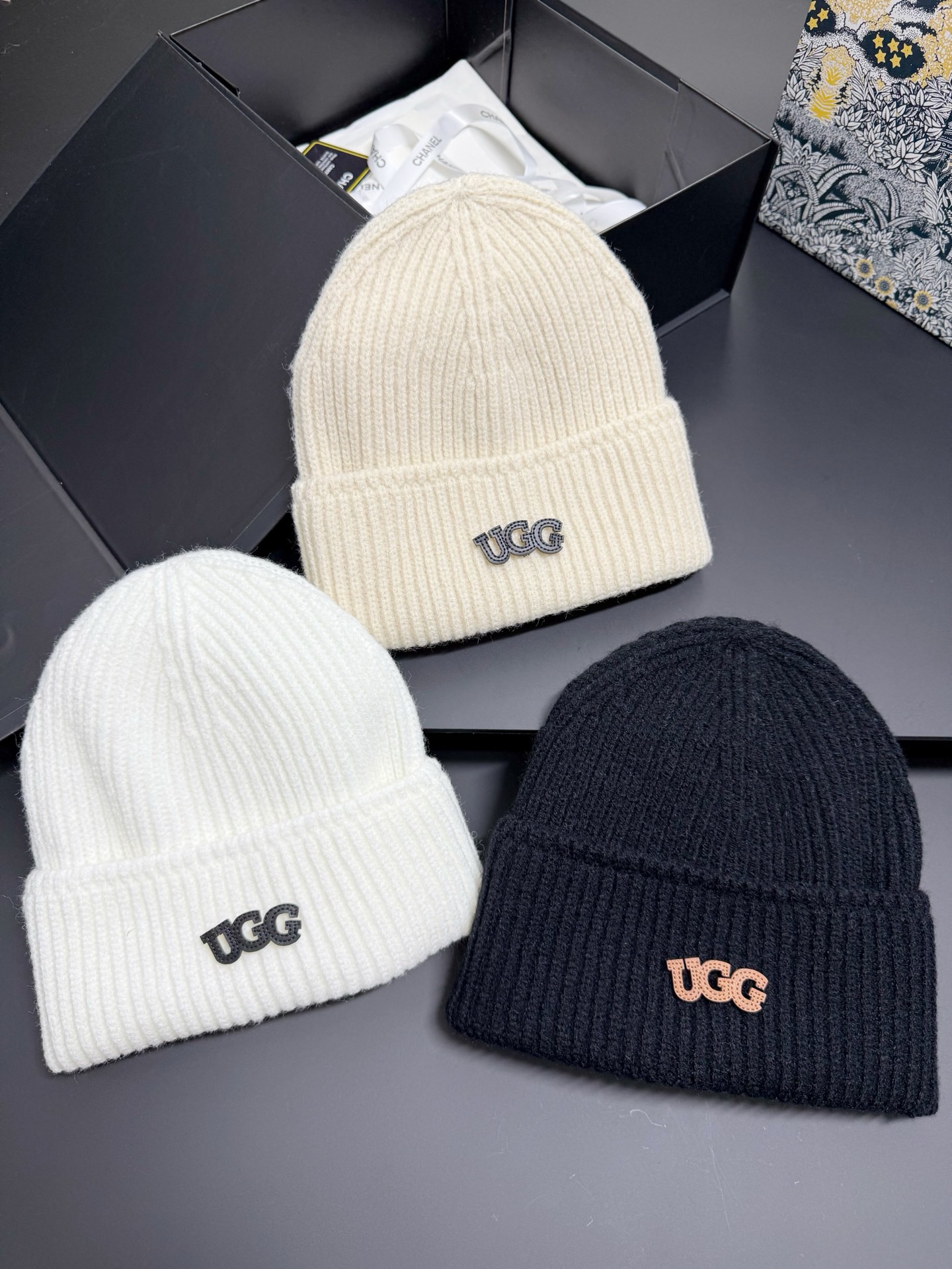 NO:670660,Popular UGG ~ New hat made of core-spun yarn, not only versatile in color, but also very warm, super comfortable, not fussy about your hair shape, it is simply the patron saint of warmth in winter!  Hats bucket hat, baseball cap, knitted hat, hat, espadrilles, hats19860909跑量 UGG～新款帽子 包芯纱材质,不仅颜色百搭,还很保暖,超级舒适,不挑头型,简直是冬天的温暖守护神！帽子渔夫帽棒球帽针织帽,帽子,espadrilles,hats,hat