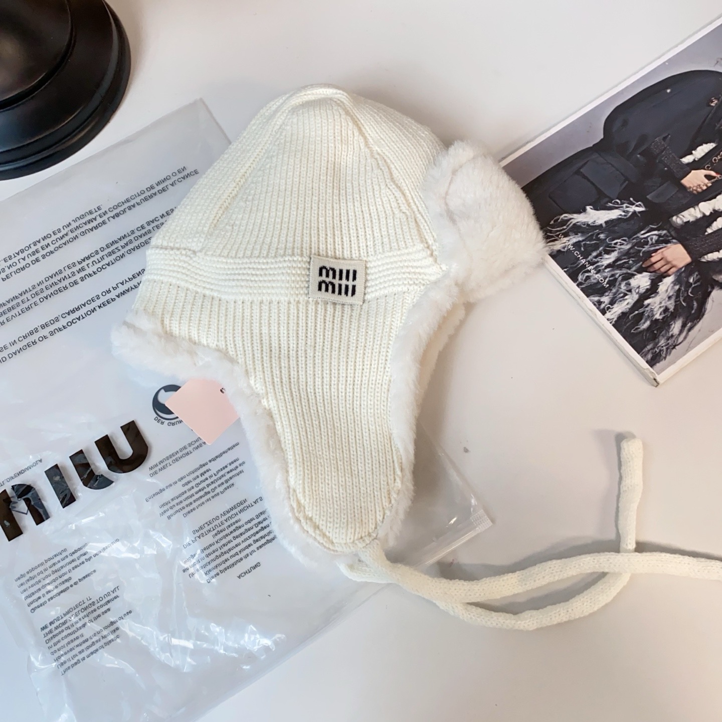 NO:703977,Running volume, popular spot, miu artificial fur splicing wool knitted ear protection hat, winter essential item for skiing, real shot, white camel hat, fisherman hat, baseball cap, knitted hat, hat, miumiu, espadrilles, hats19860909跑量 爆款现货现货 miu人造毛拼接羊毛针织护耳帽 冬季 滑雪必备单品 实拍 白色 驼色帽子渔夫帽棒球帽针织帽,帽子,miumiu,espadrilles,hats,hat