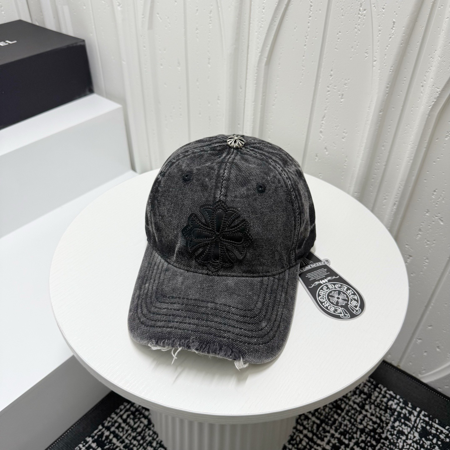 NO:703988,Running Volume Crow Heart~New!  Denim craft baseball cap, versatile and stylish ~ a must-have!  Hats, bucket hats, baseball caps, knitted hats, hats, chrome hearts, espadrilles, hats19860909跑量 克罗心～上新！ 牛仔工艺棒球帽,百搭洋气～必入！帽子渔夫帽棒球帽针织帽,帽子,chrome hearts,espadrilles,hats,hat