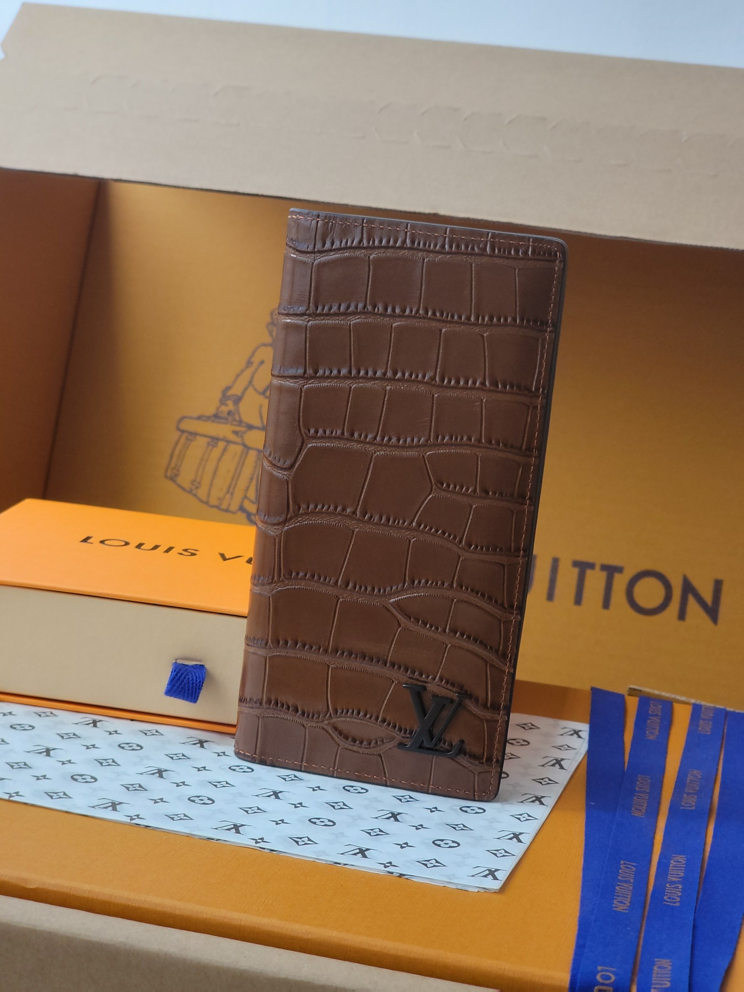 Luxury Alligator Leather Wallet with Multiple Slots and Pockets: Brazza M81830 Suit (19x10x2 cm)