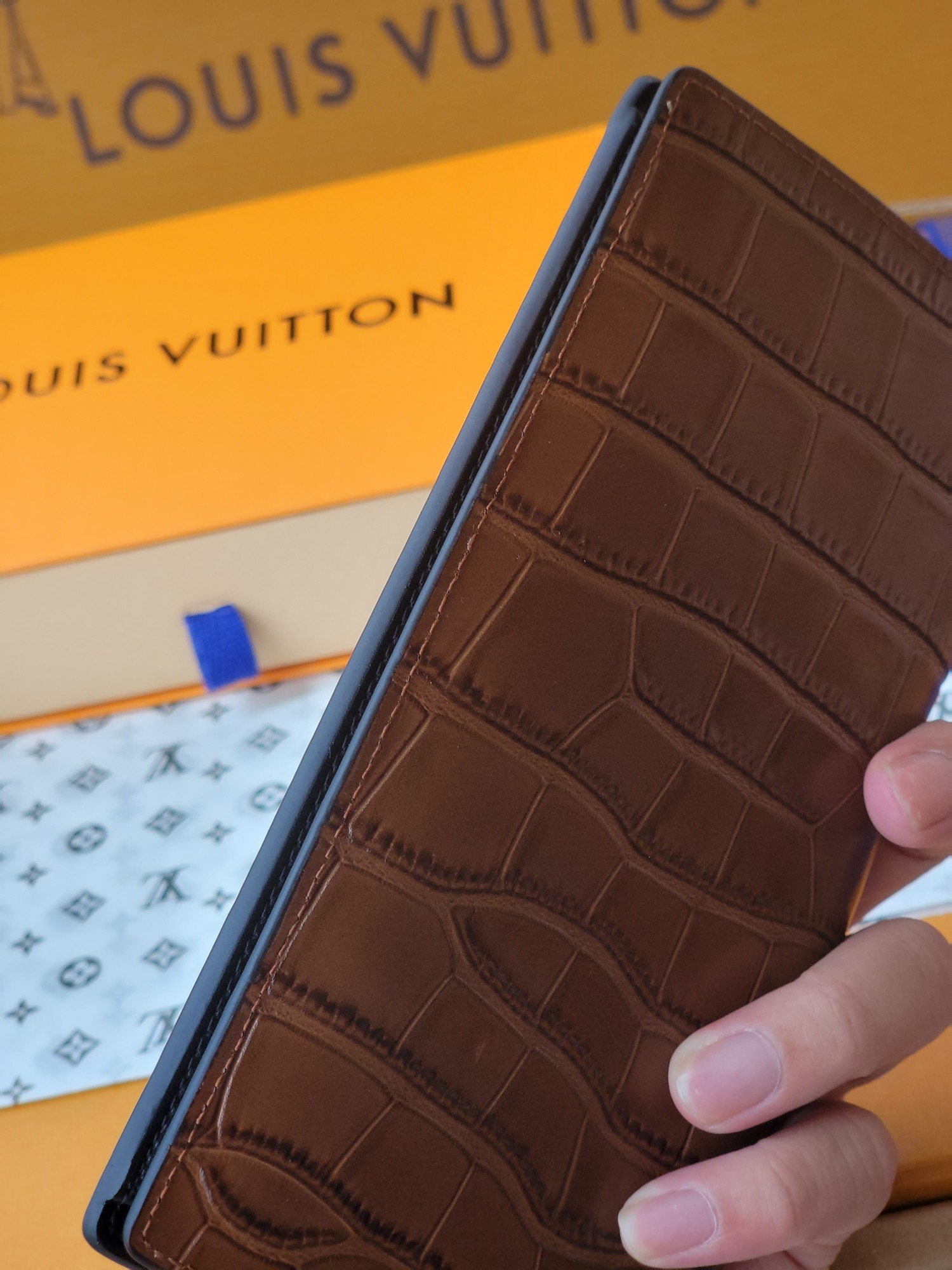 Luxury Alligator Leather Wallet with Multiple Slots and Pockets: Brazza M81830 Suit (19x10x2 cm) - 图片 5