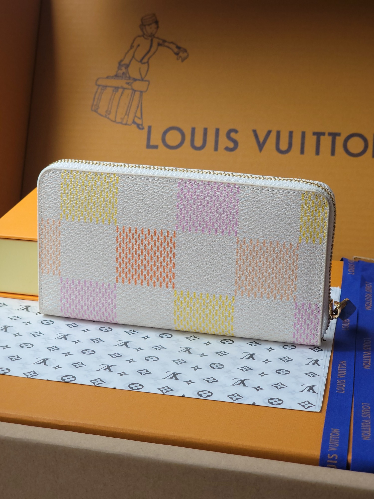 Louis Vuitton Zippy Wallet Damier Azur Canvas with Colorful Details 3 a1751177448648 7668