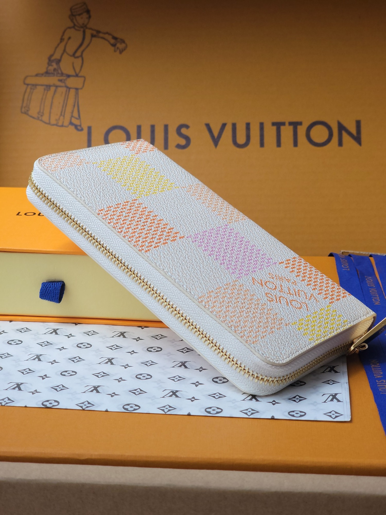 Louis Vuitton Zippy Wallet Damier Azur Canvas with Colorful Details 4 a1751177448650 2614