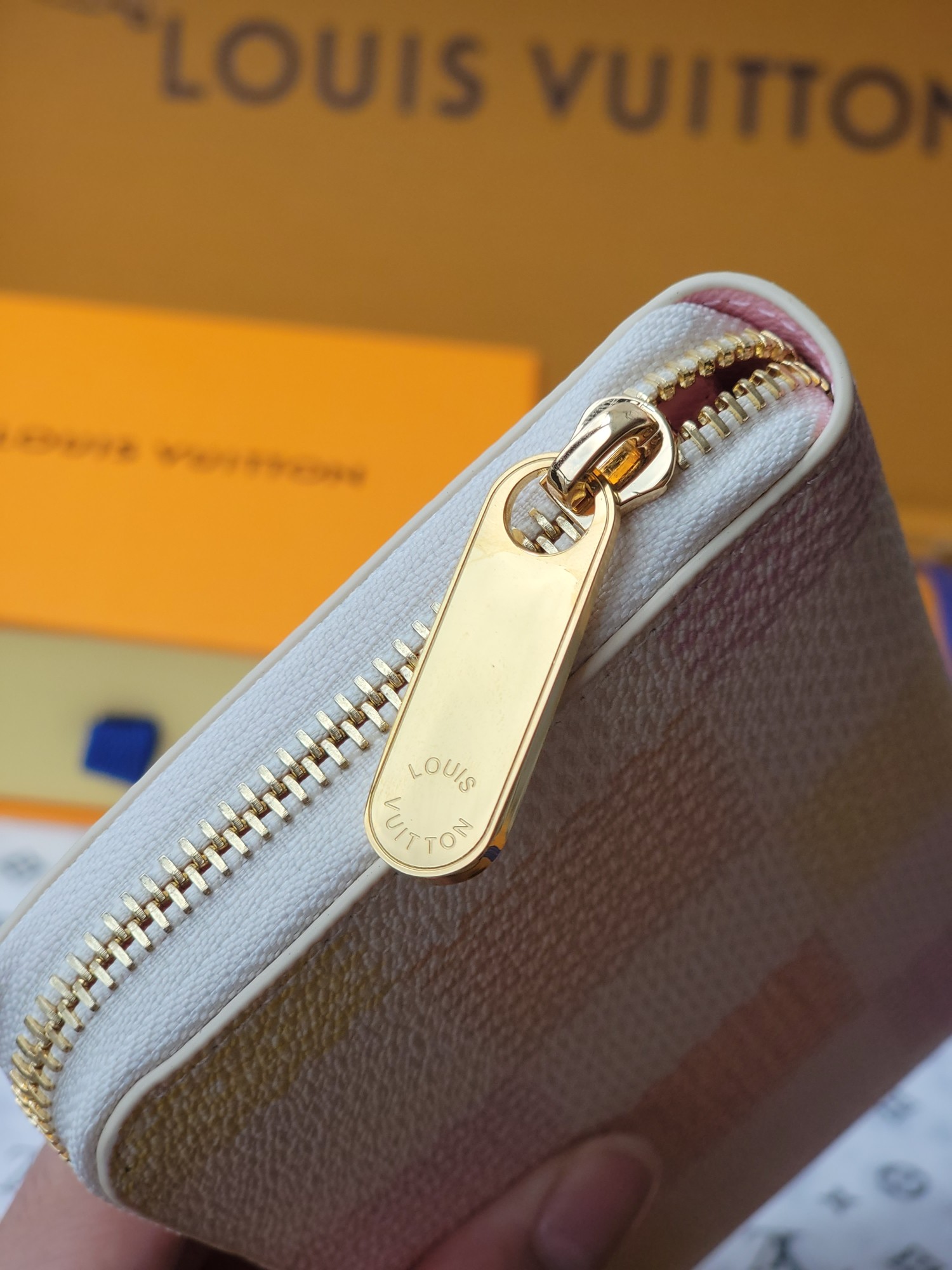 Louis Vuitton Zippy Wallet Damier Azur Canvas with Colorful Details 5 a1751177448651 1025