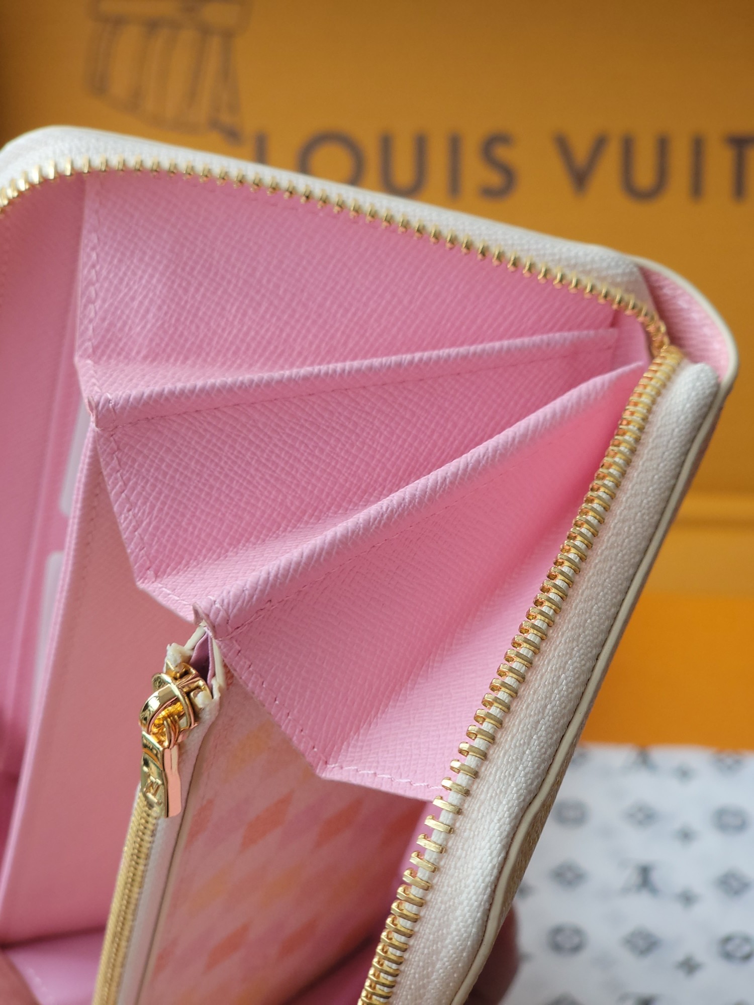 Louis Vuitton Zippy Wallet Damier Azur Canvas with Colorful Details 10 a1751177449588 6626