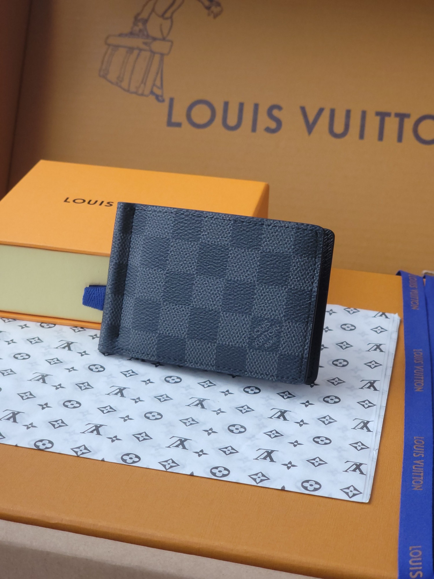 Louis Vuitton M66543 - Elegante Billetera con Clip para Billetes