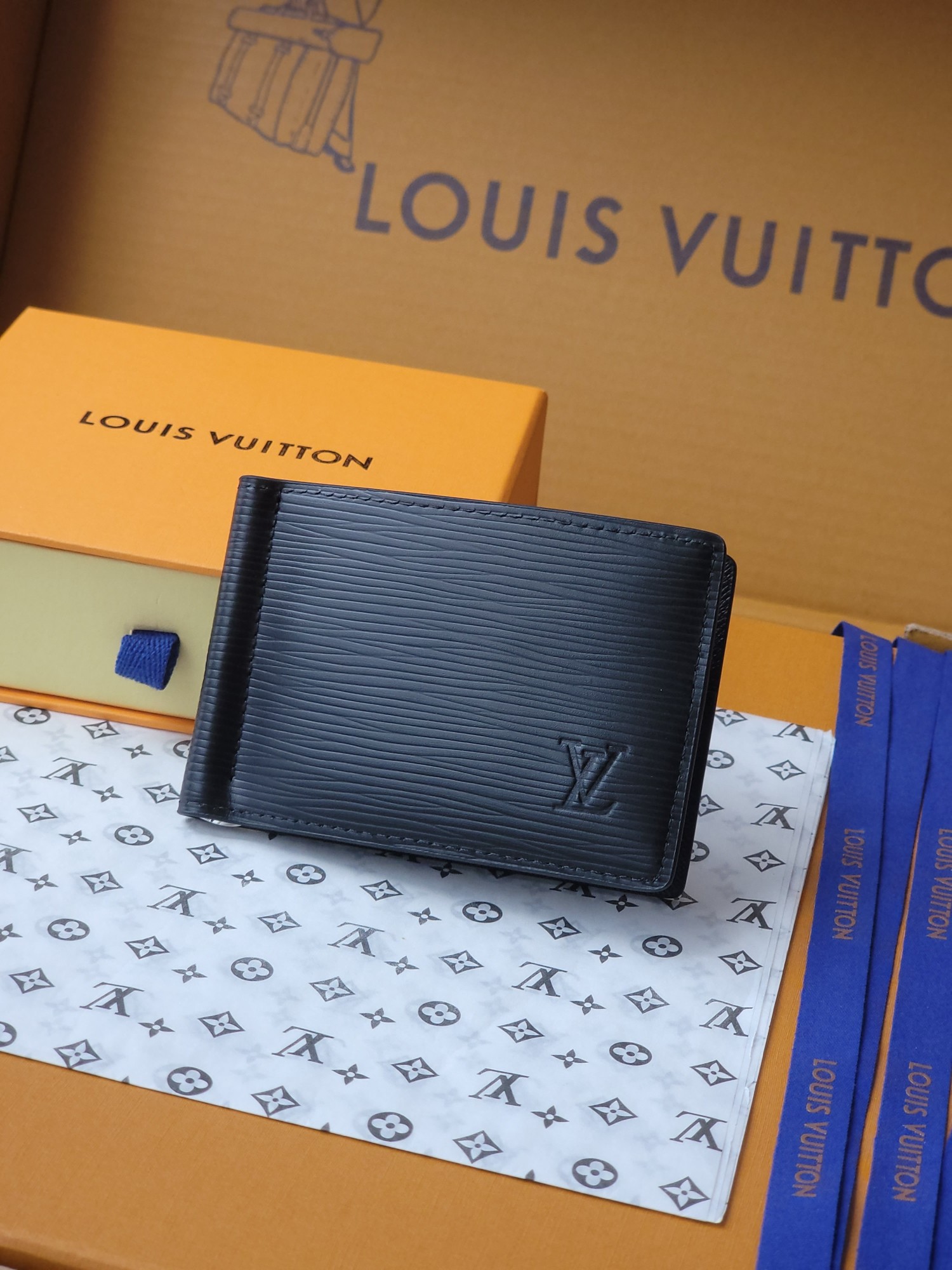 Louis Vuitton M66543 Water Ripple Money Clip Wallet - Sleek & Compact
