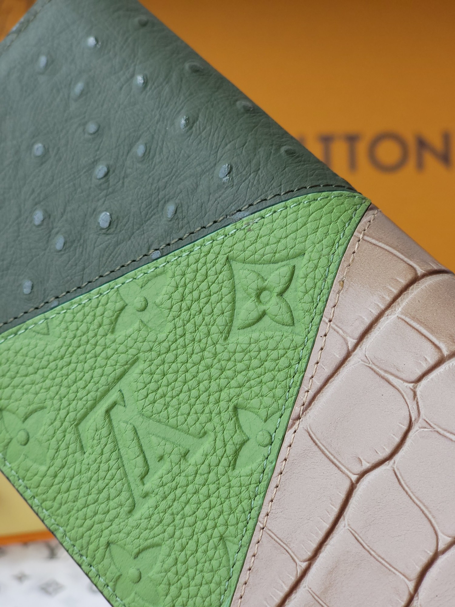 Louis Vuitton Brazza Wallet: Luxurious Leather, Functional Design, Yakuza Black – M84668 - 图片 4