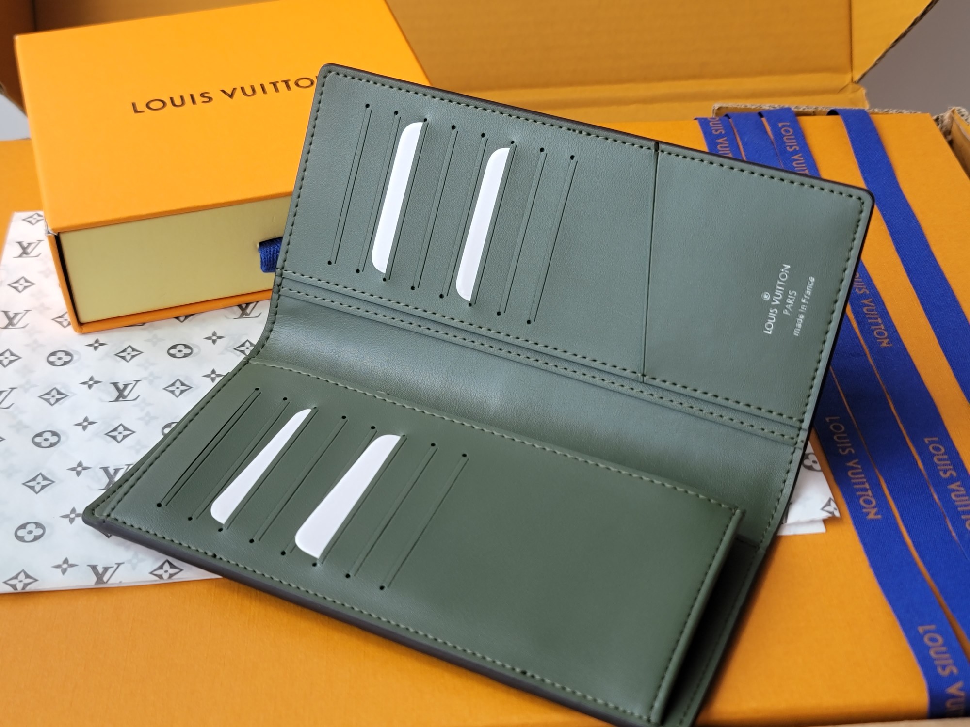 Louis Vuitton Brazza Wallet: Luxurious Leather, Functional Design, Yakuza Black – M84668 - 图片 5