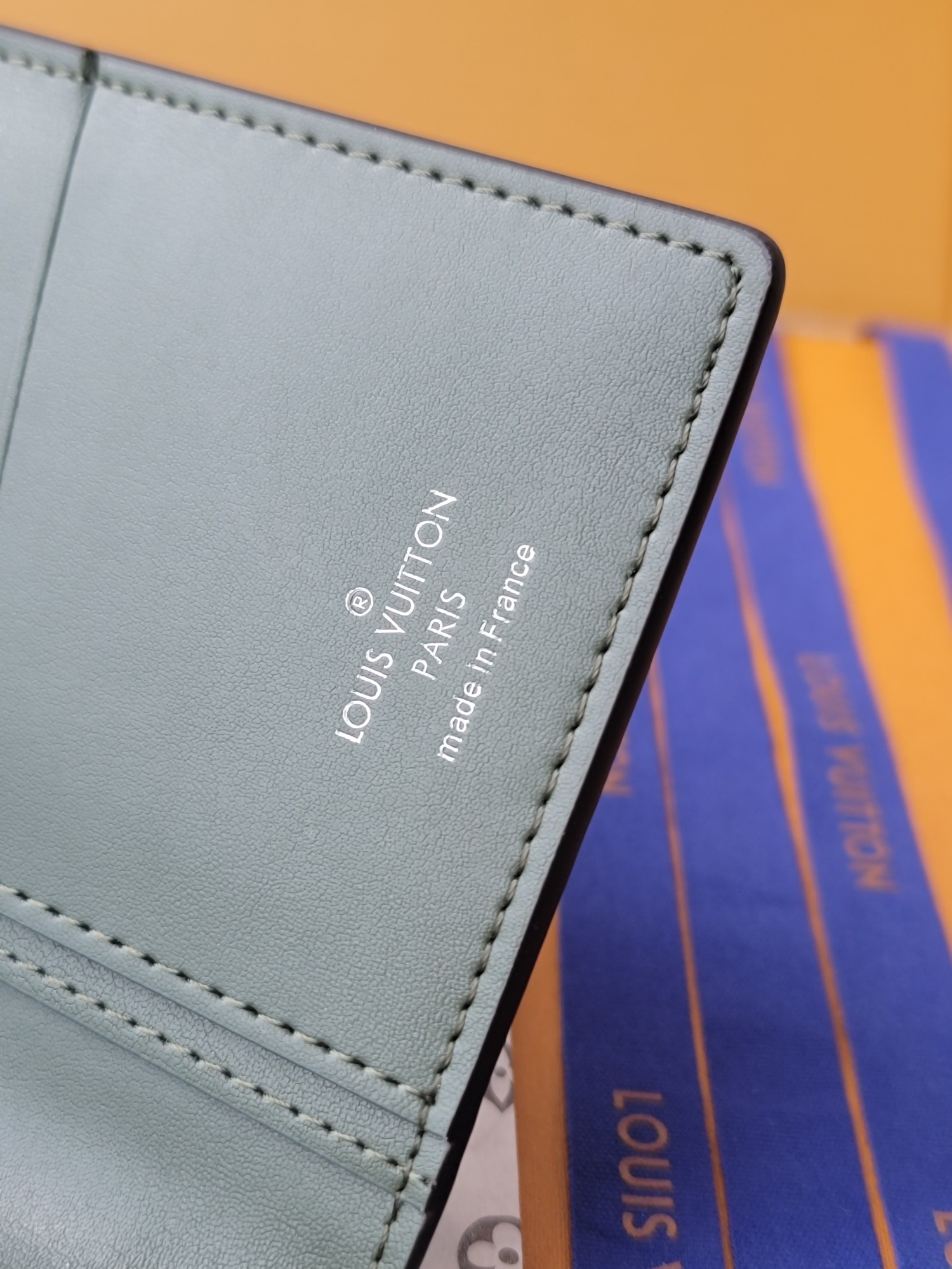 Louis Vuitton Brazza Wallet: Luxurious Leather, Functional Design, Yakuza Black – M84668 - 图片 6