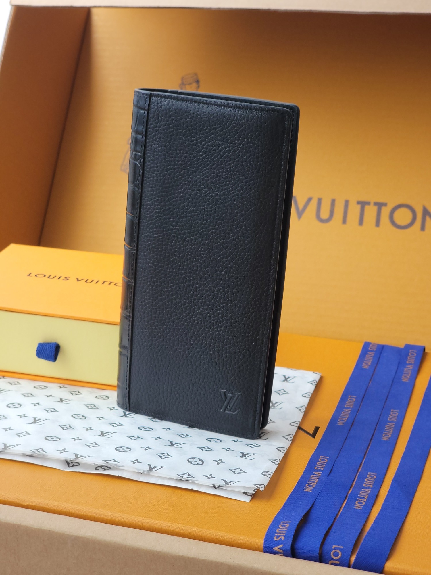 M88114. CROCODILE STRIPES