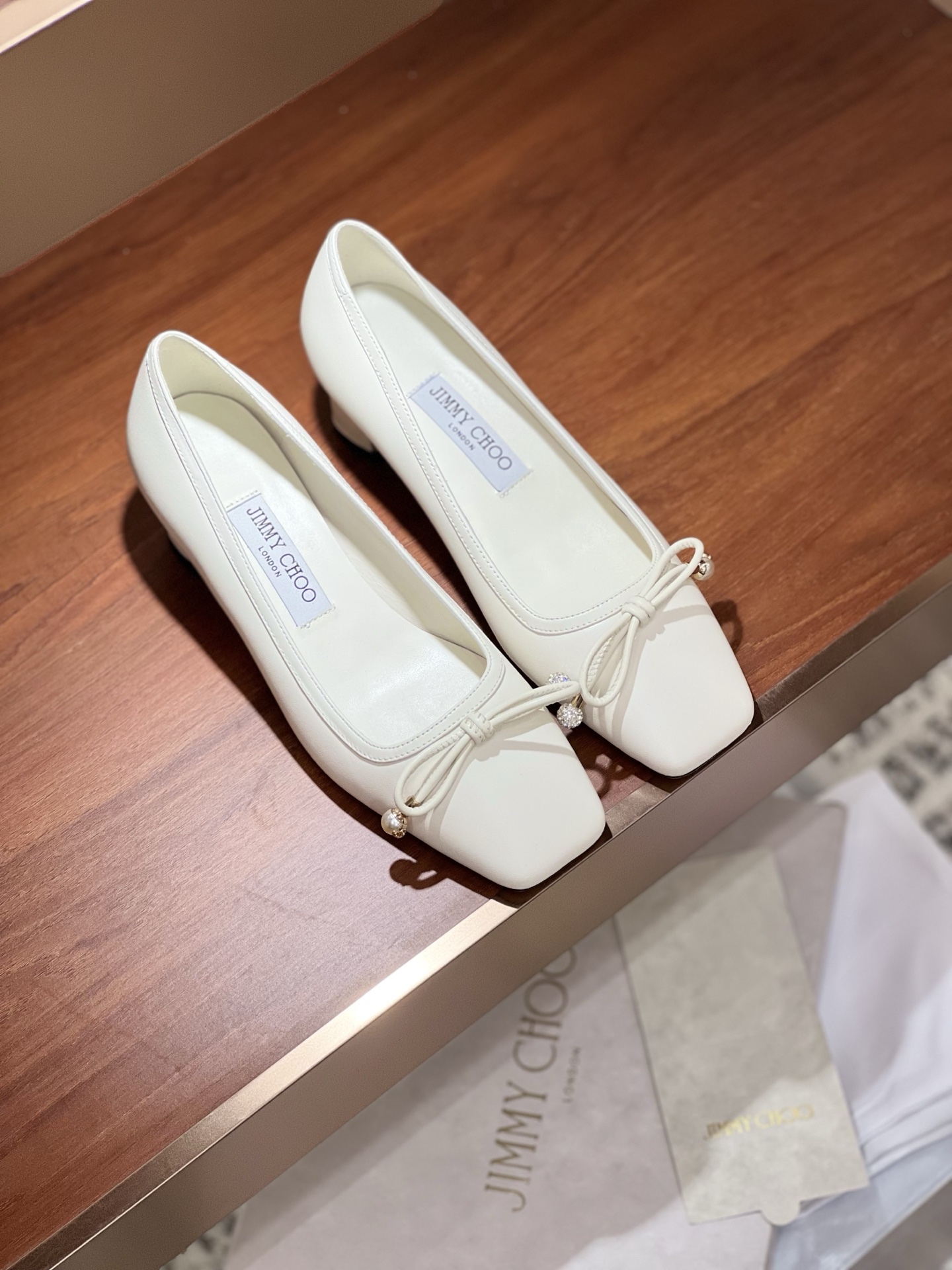 NO:174546,ELME decoration bow square head commuter lazy shoes | Top version Materials and craftsmanship Original sheepskin Original padded leather insole Pearl and crystal decoration bow 4.5cm square heel design, Italian leather outsole Size35-41 (customized for 40 41), single shoes, sheepskin, Leather soles19860909ELME饰蝴蝶结方头通勤懒人单鞋｜顶级版本 材料与工艺 原版羊皮 原版加垫皮革内底 珍珠和水晶饰蝴蝶结 4.5cm方跟设计,意大利真皮大底 Size35-41（40 41定做）,单鞋,sheepskin,Leather soles,Women's Shoes