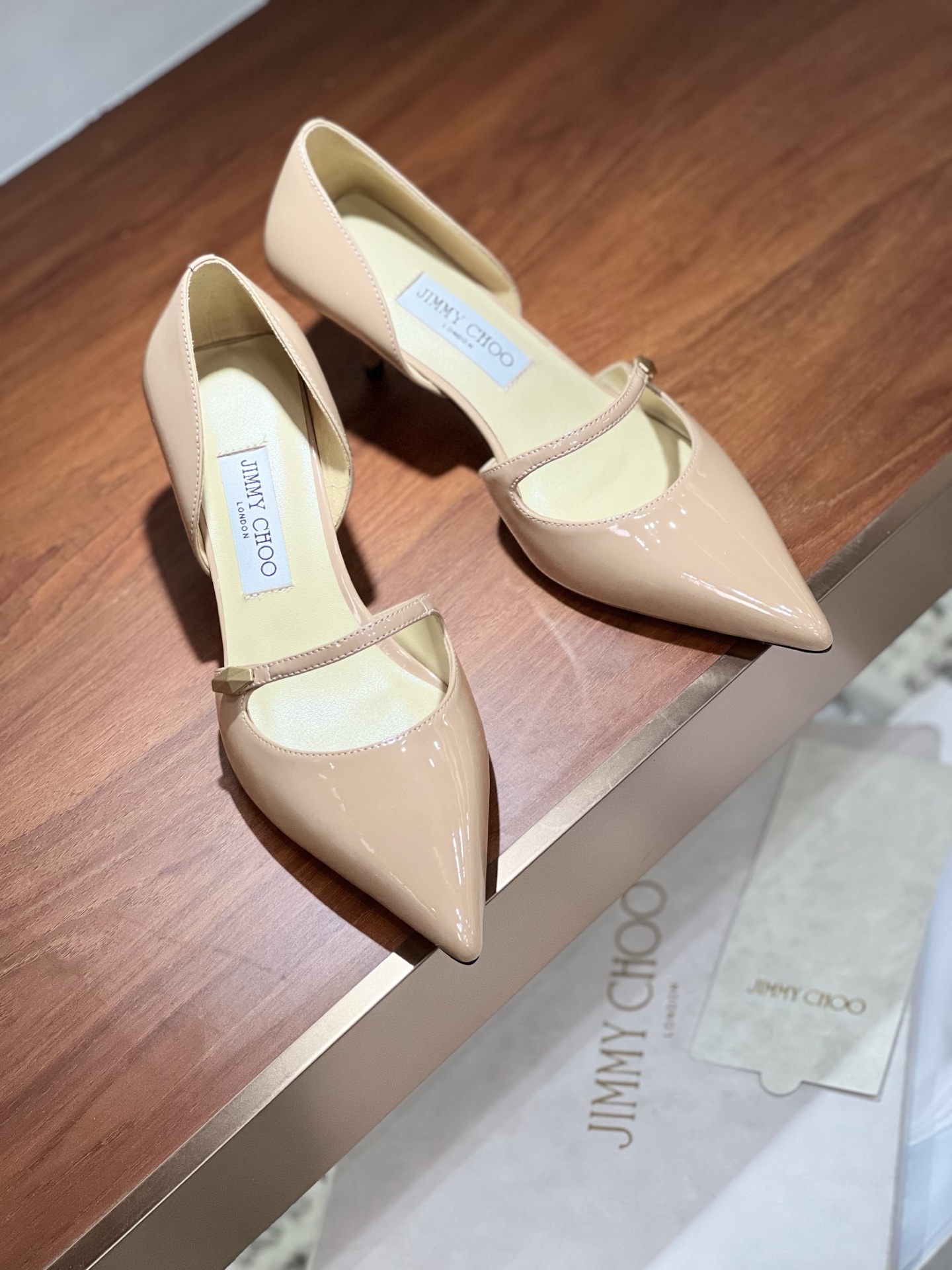 NO:174550,Simple version of pointed toe commuter lazy Mary Jane hollow single shoes | Top version Materials and craftsmanship Original sheepskin Original padded leather insole 4.5cm high heel design, Italian leather outsole Size35-41 (40 41 custom made), single shoes, mary jane, sheepskin, Leather soles19860909简约版尖头通勤懒人玛丽珍中空单鞋｜顶级版本 材料与工艺 原版羊皮 原版加垫皮革内底 4.5cm高跟设计,意大利真皮大底 Size35-41（40 41定做）,单鞋,mary jane,sheepskin,Leather soles,Women's Shoes