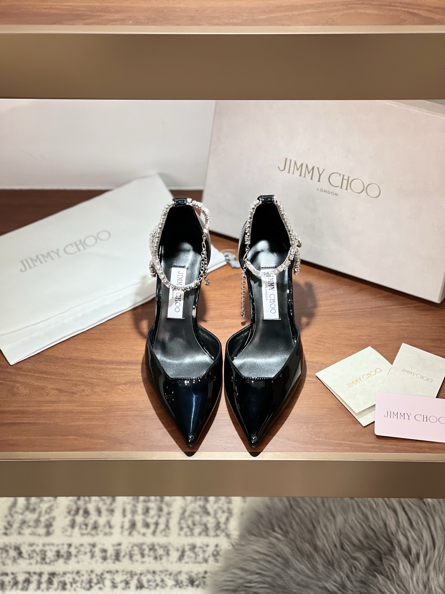 NO:174552,Advanced version of rhinestone bling series pointed toe commuter lazy Mary Jane hollow single shoes | Top version Materials and craftsmanship Original sheepskin Original padded leather insole Advanced rhinestone design blingbling series 6.5cm 8.5cm high heel design, Italian leather outsole Size35-41 (40 41 custom made), single shoes, mary jane, sheepskin, Leather soles19860909高级版水钻bling系列尖头通勤懒人玛丽珍中空单鞋｜顶级版本 材料与工艺 原版羊皮 原版加垫皮革内底 高级水钻设计blingbling系列 6.5cm 8.5cm高跟设计,意大利真皮大底 Size35-41（40 41定做）,单鞋,mary jane,sheepskin,Leather soles,Women's Shoes