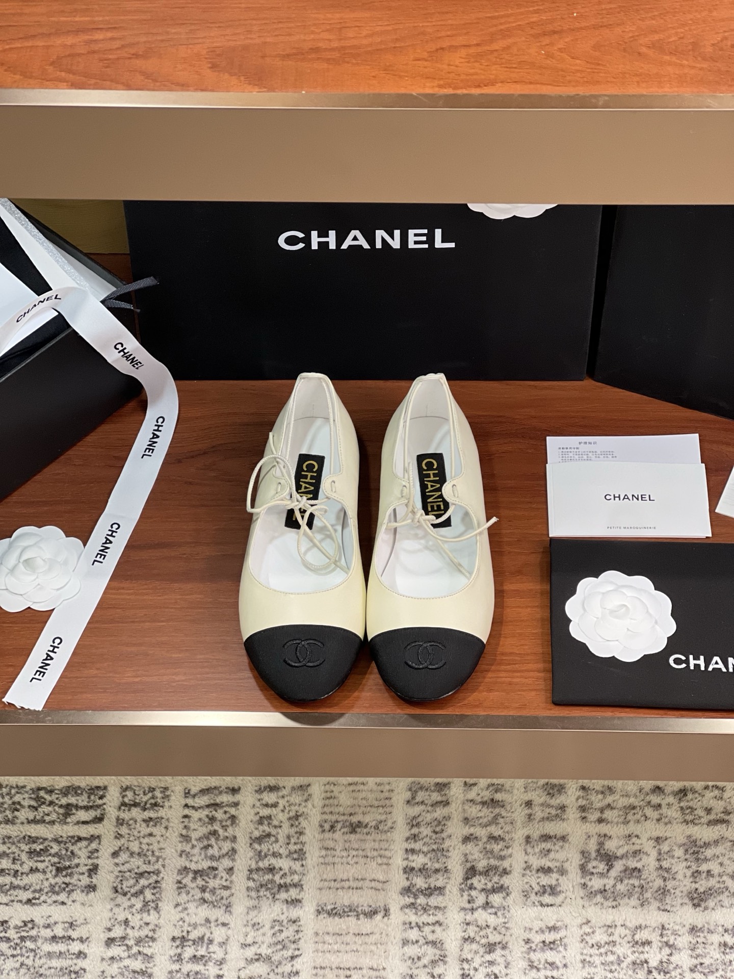 NO:224660,Purchase grade chane* Xiaoxiang C Home 2025SS Super hot spring and summer Milan catwalk flat-soled comfortable straps Mary Jane ballet shoes single shoes Xiaohongshu internet celebrity show pictures are even more popular fairy shoes, retro Mary Jane shoes, 25 most popular strap design elements, super slim, super versatile upper custom twill fabric/soft sheepskin inner foot pad imported Australian sheepskin sole Italian leather sole Size: 35, 36, 37, 38, 39 (40, 41 can be customized! No return and exchange!), single shoes, chanel, chanel, mary jane, sheepskin19860909代购级 chane* 小香C家 2025SS 超火爆春夏米兰走秀款平底舒适绑带玛丽珍芭蕾舞鞋单鞋 小红书网红秀图更是火出圈的仙女鞋,复古玛丽珍鞋,25最火的绑带设计元素,超级显瘦,超级百搭 鞋面定制斜纹布料/柔软绵羊皮 内里垫脚进口澳洲羊皮 鞋底意大利真皮底 Size:35、36、37、38、39（40,41可定制！不退换！）,单鞋,chanel,chanel,mary jane,sheepskin,Women's Shoes