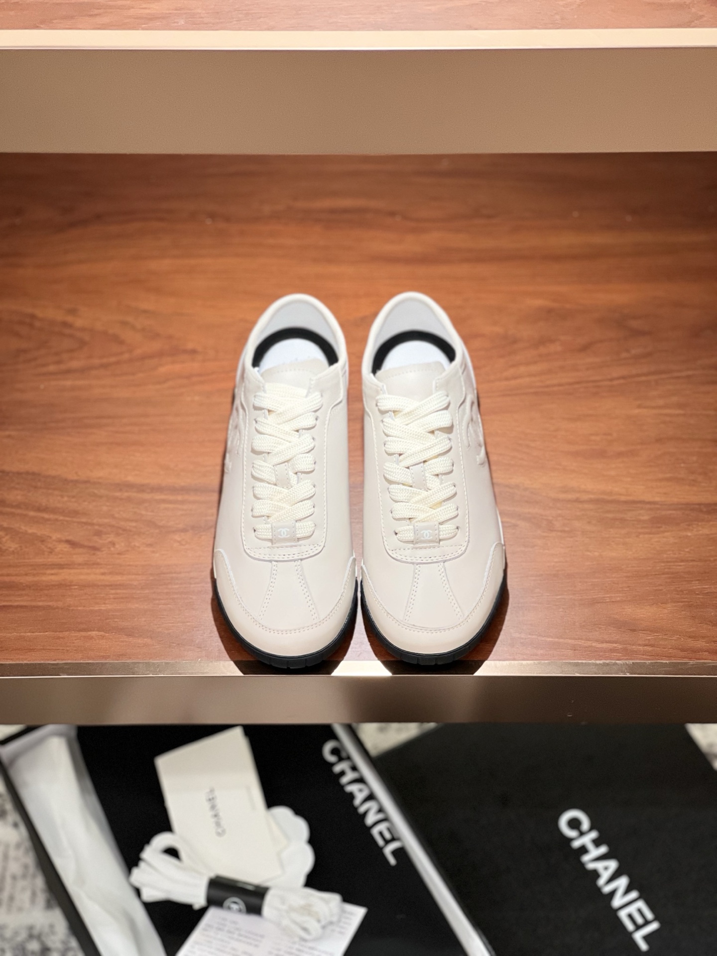 NO:263199,Top German training Chane l· 2025ss new model Xiaoxiang black and white panda color-blocking skateboard shoes casual sports shoes counter-level version, the counter-out of stock on the entire network!  Each 