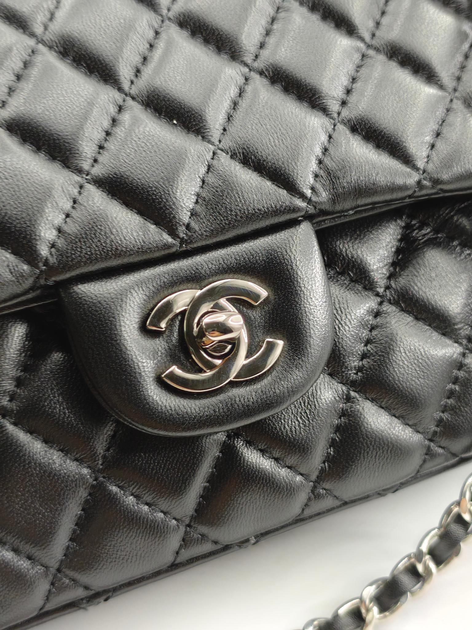 升级版CF中号
黑色小羊皮银扣
实物实拍
款号：1112
尺寸：25.5X16X7 
