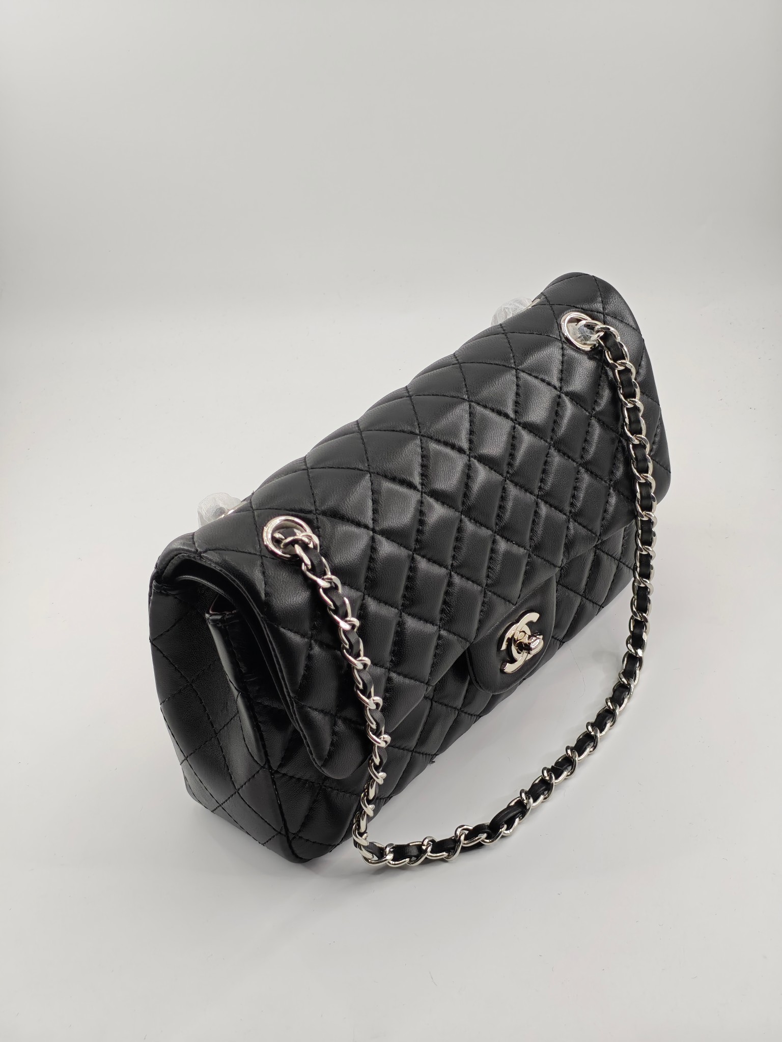 升级版CF中号
黑色小羊皮银扣
实物实拍
款号：1112
尺寸：25.5X16X7 
