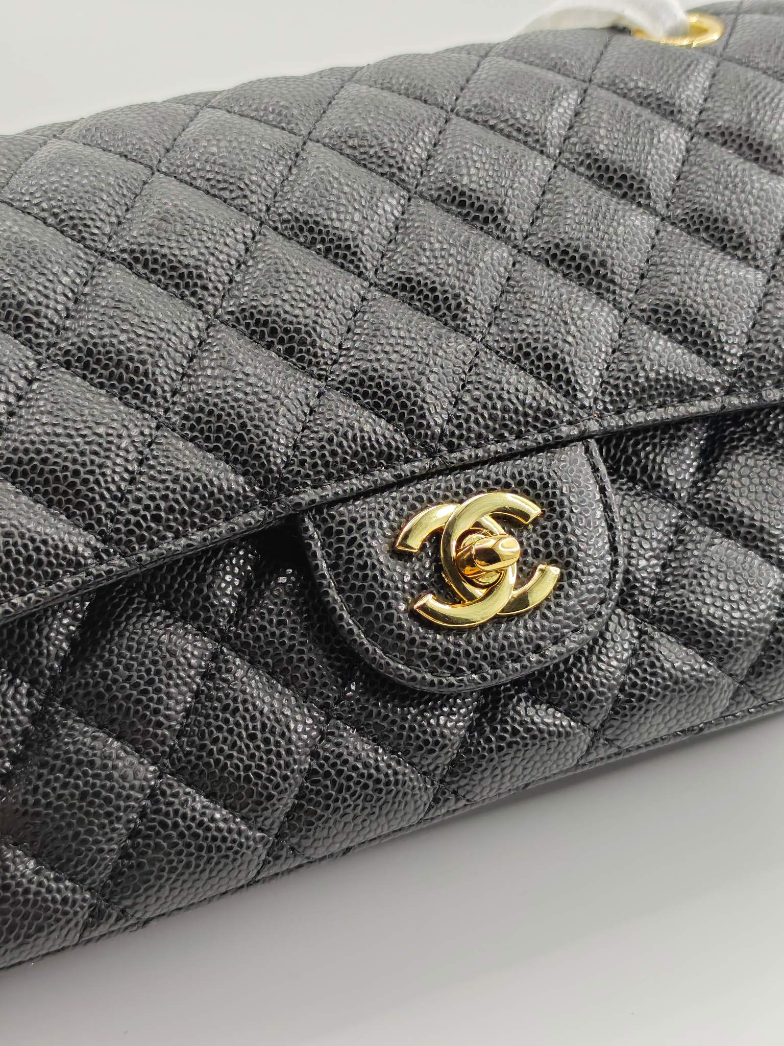 升级版CF中号
黑色鱼子酱金扣
实物实拍
款号：1112
尺寸：25.5X16X7 

