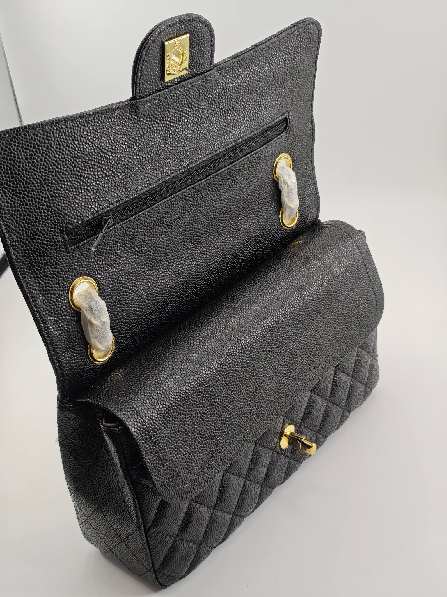 升级版CF中号
黑色鱼子酱金扣
实物实拍
款号：1112
尺寸：25.5X16X7 

