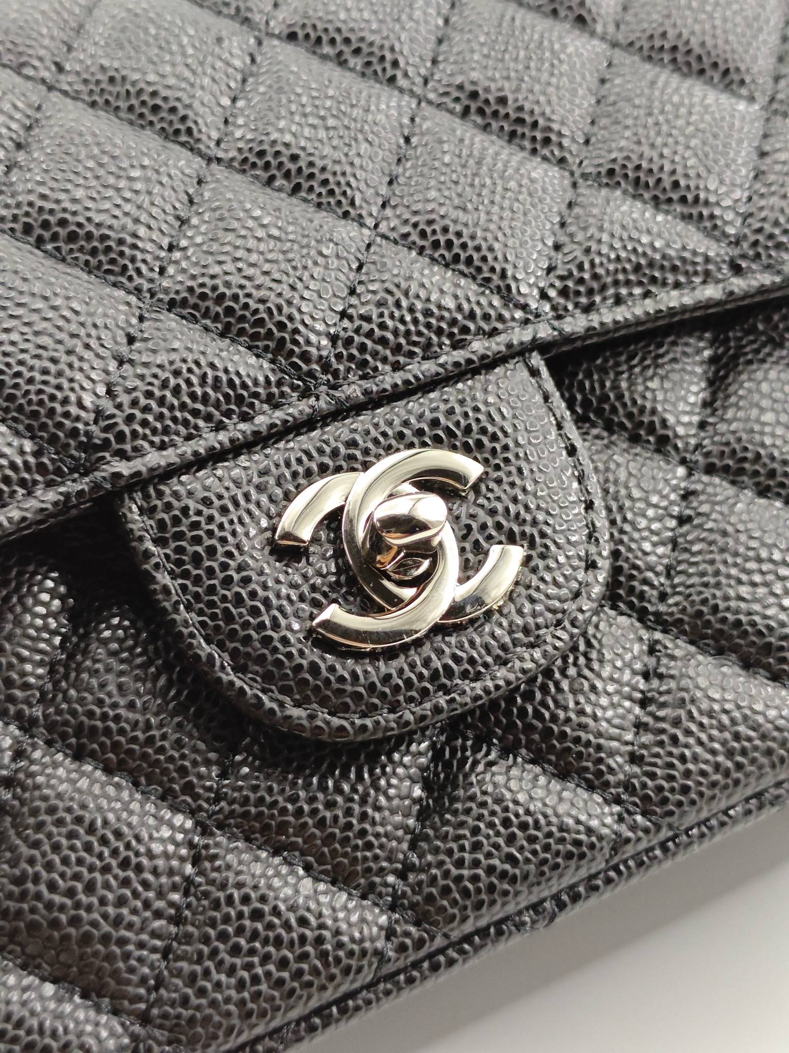 升级版CF中号
黑色鱼子酱银扣
实物实拍
款号：1112
尺寸：25.5X16X7 
