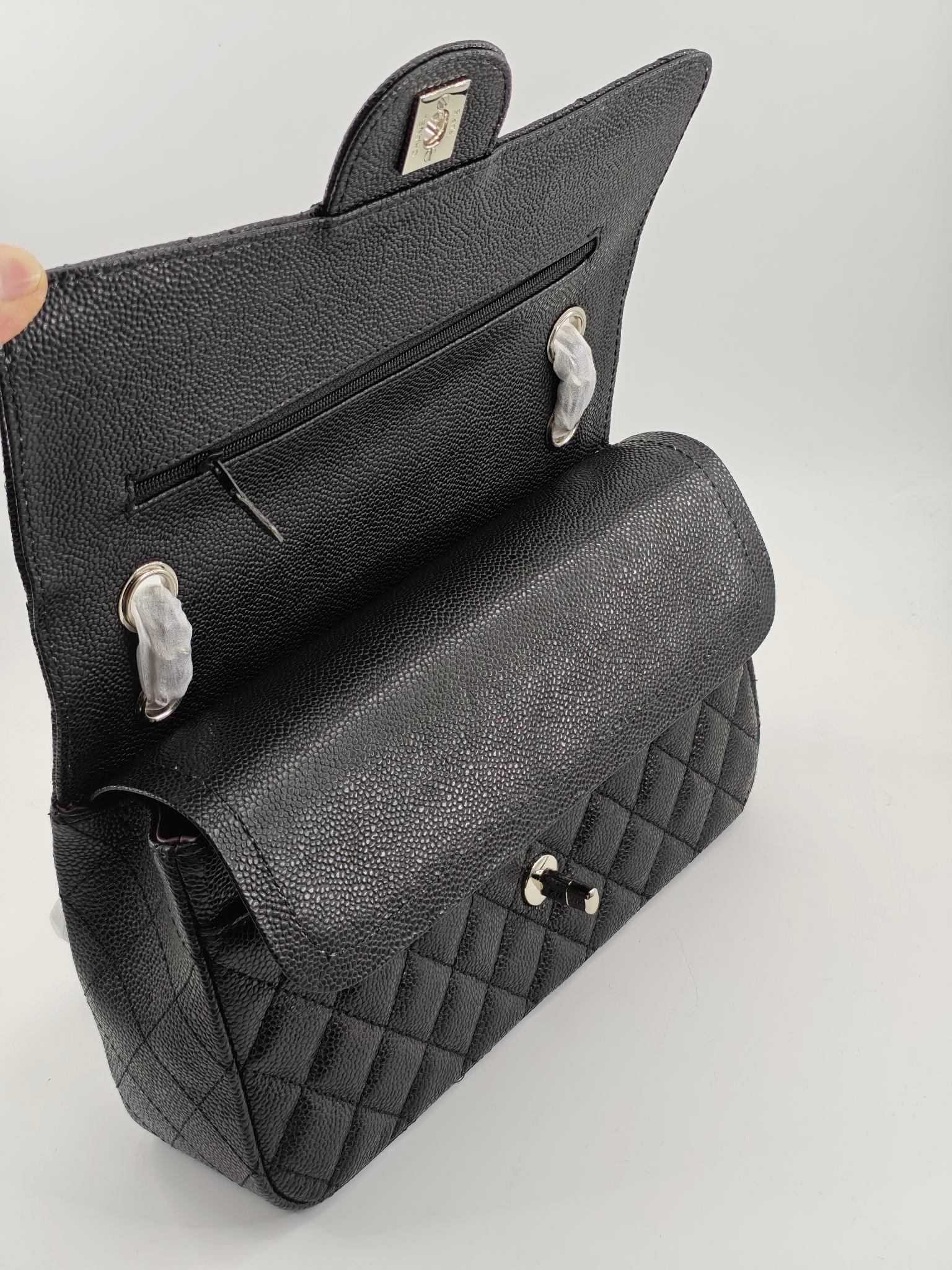 升级版CF中号
黑色鱼子酱银扣
实物实拍
款号：1112
尺寸：25.5X16X7 
