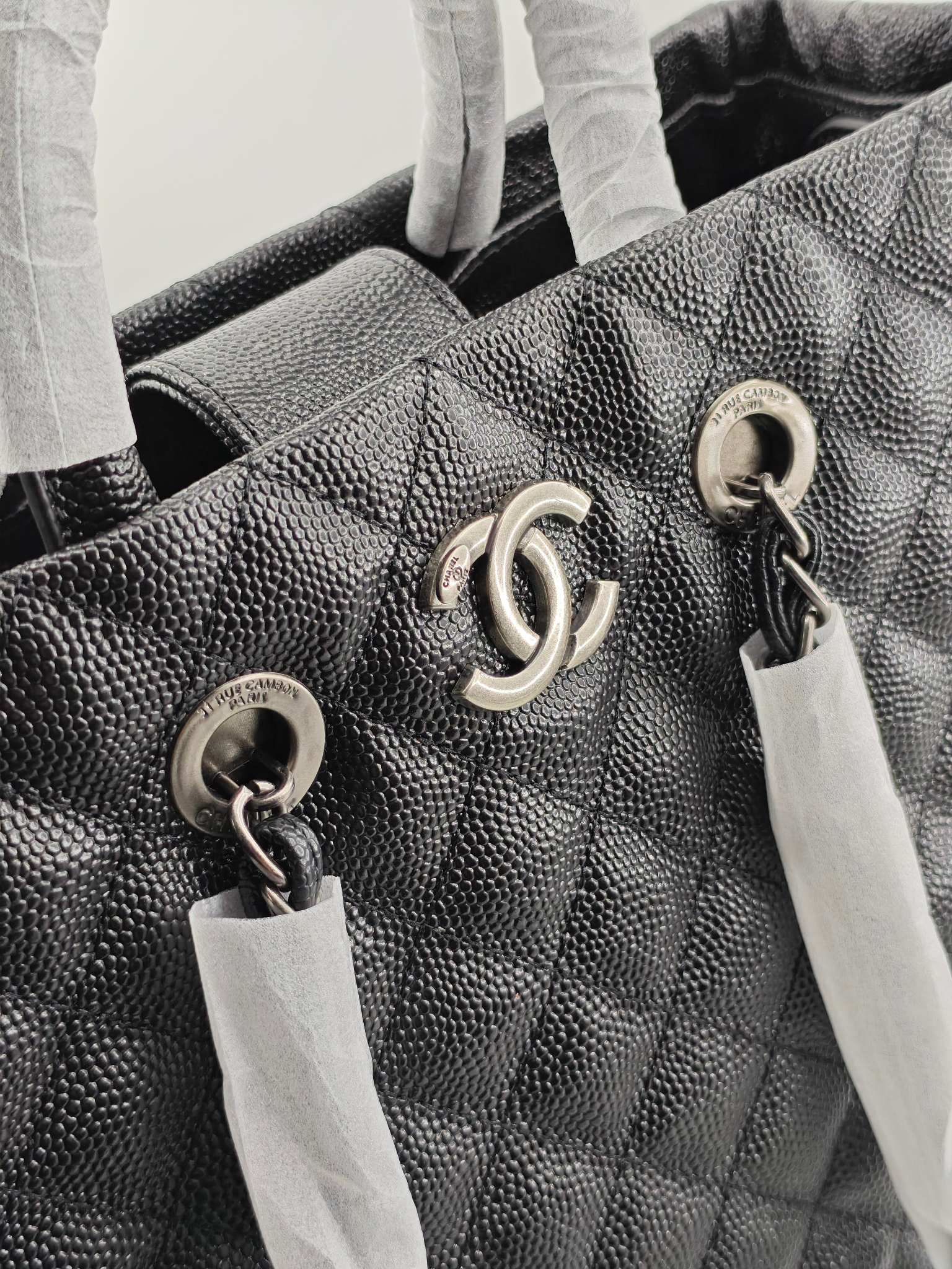  25升级版托特包
黑色头层牛皮鱼子酱古银五金
实物实拍
款号：8007
尺寸 35*30*13 
