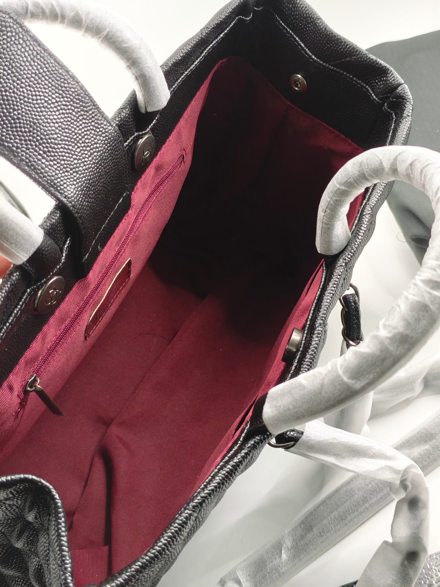  25升级版托特包
黑色头层牛皮鱼子酱古银五金
实物实拍
款号：8007
尺寸 35*30*13 
