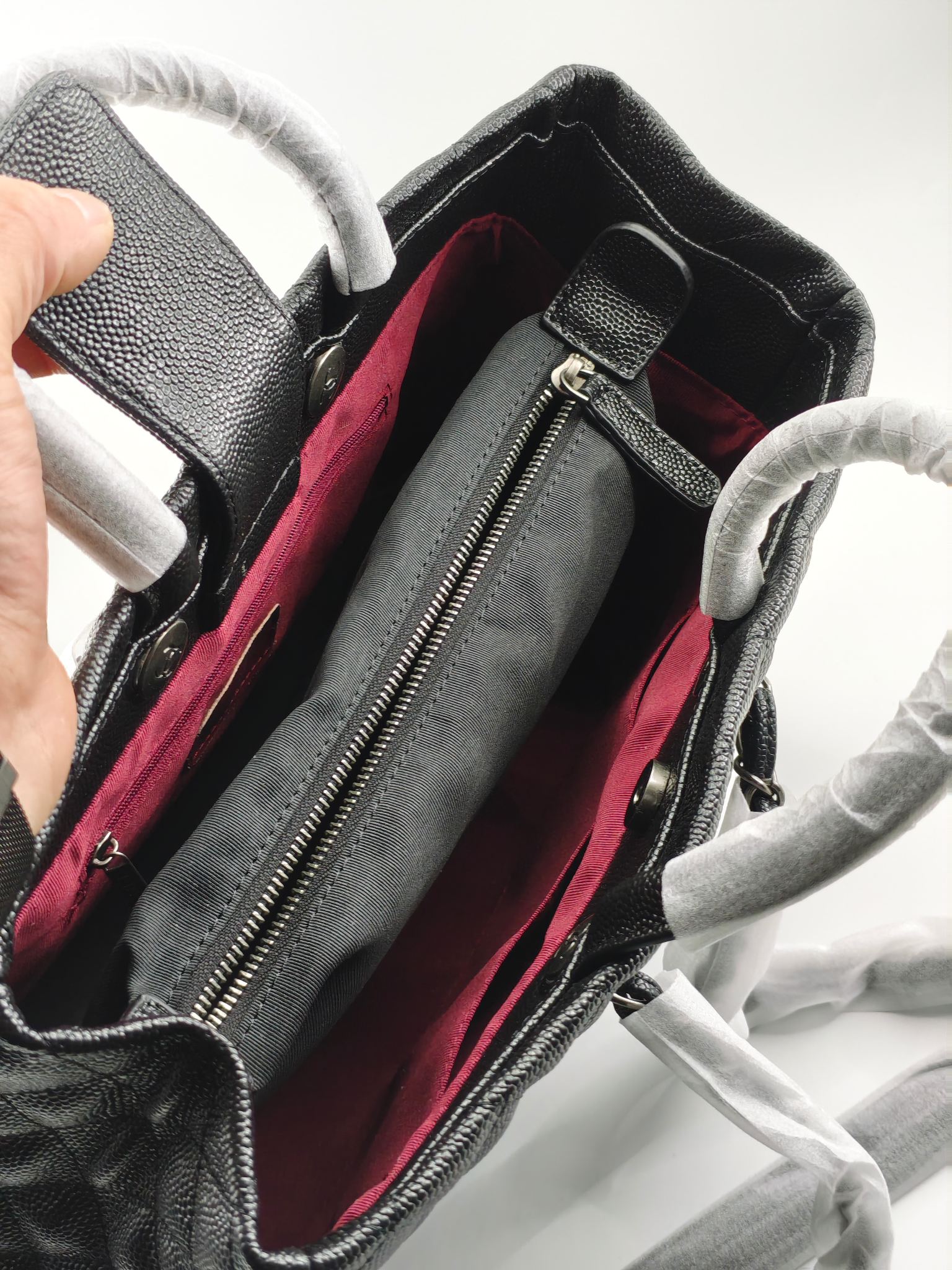  25升级版托特包
黑色头层牛皮鱼子酱古银五金
实物实拍
款号：8007
尺寸 35*30*13 
