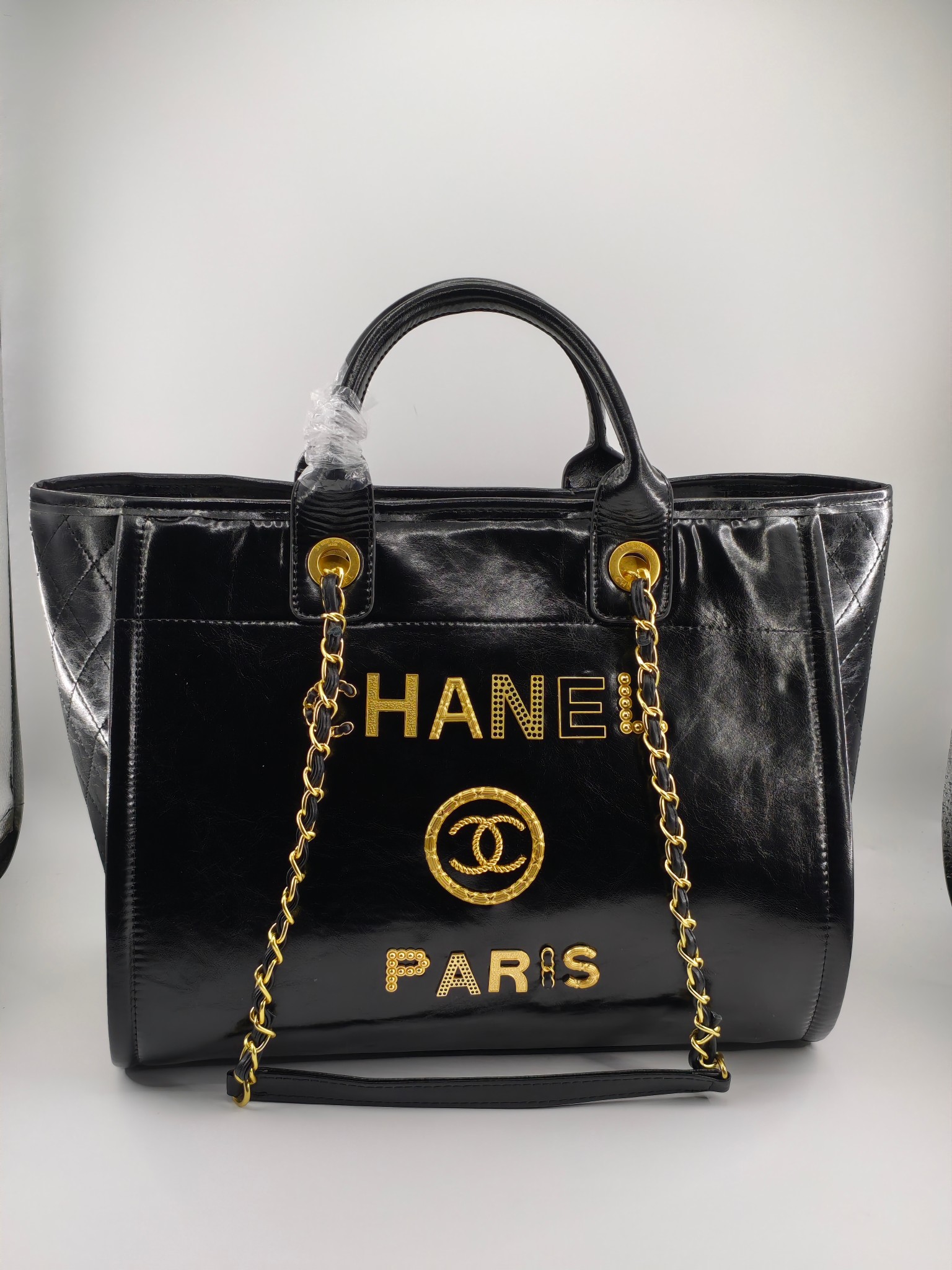 Chanel托特包
黑色头层油蜡牛皮鎏金
实物实拍
尺寸：38/30/18
款号：A8882
