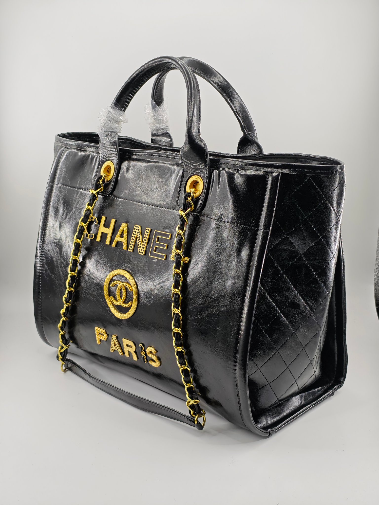 Chanel托特包
黑色头层油蜡牛皮鎏金
实物实拍
尺寸：38/30/18
款号：A8882
