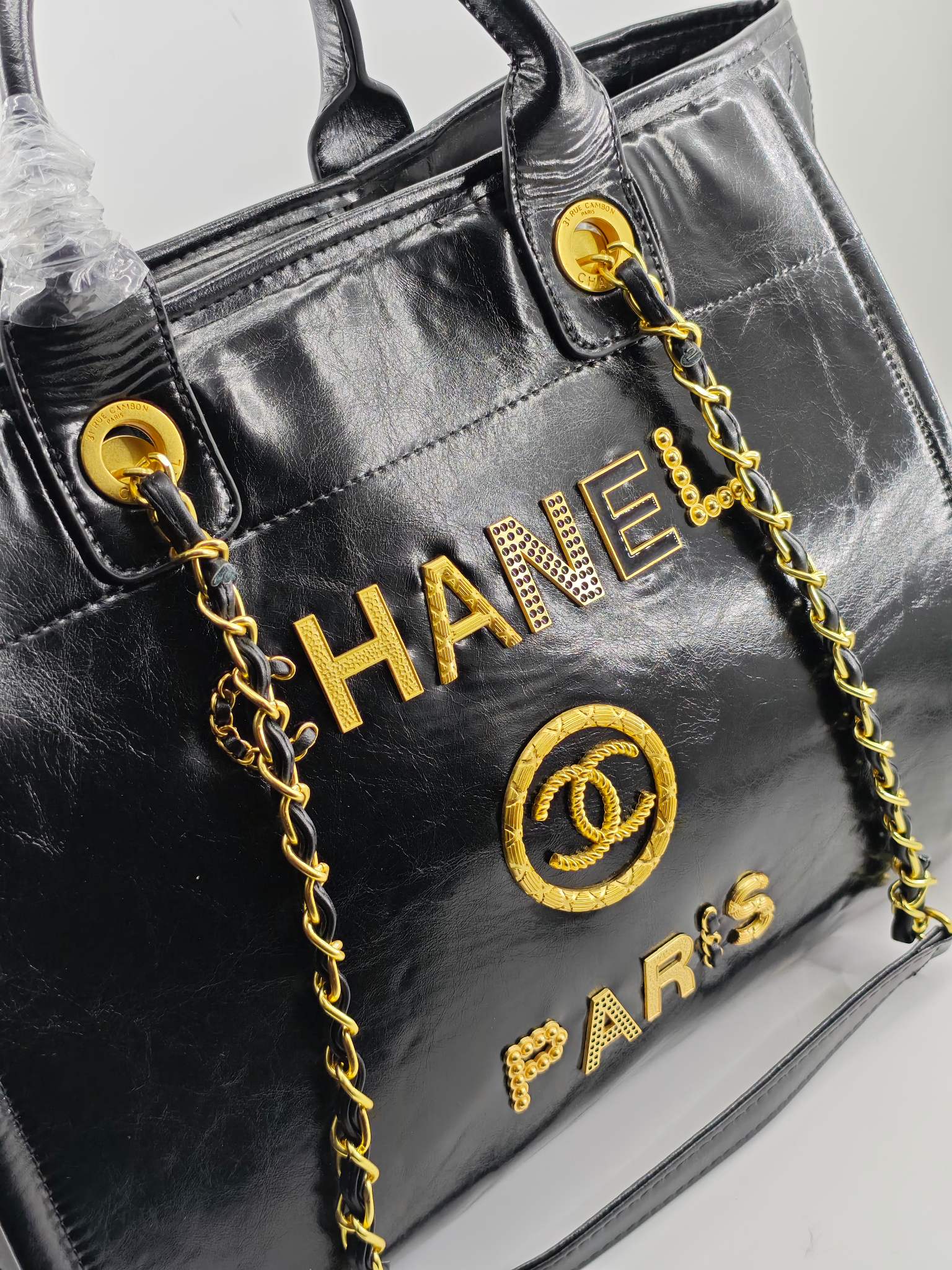 Chanel托特包
黑色头层油蜡牛皮鎏金
实物实拍
尺寸：38/30/18
款号：A8882
