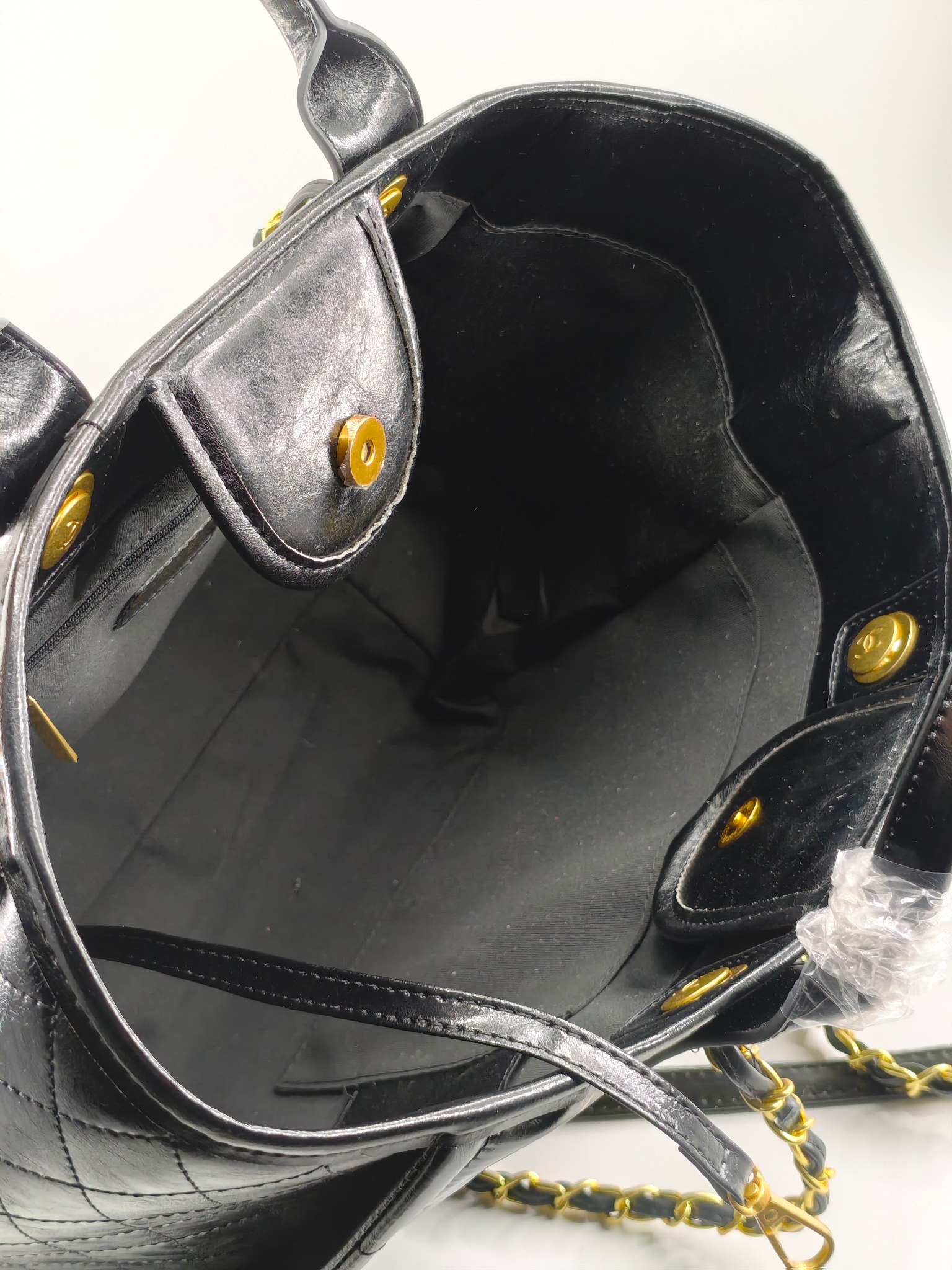 Chanel托特包
黑色头层油蜡牛皮鎏金
实物实拍
尺寸：38/30/18
款号：A8882
