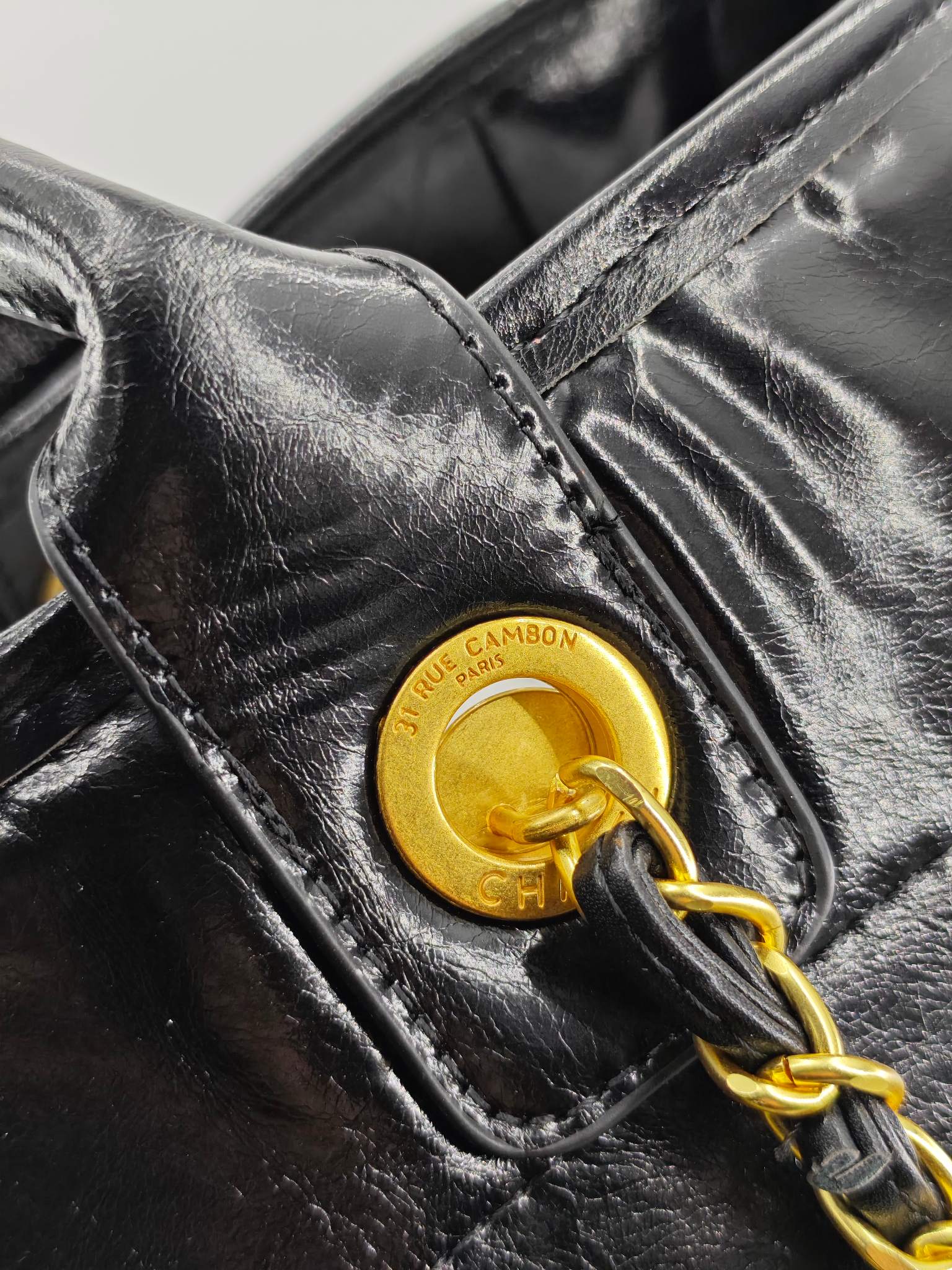 Chanel托特包
黑色头层油蜡牛皮鎏金
实物实拍
尺寸：38/30/18
款号：A8882
