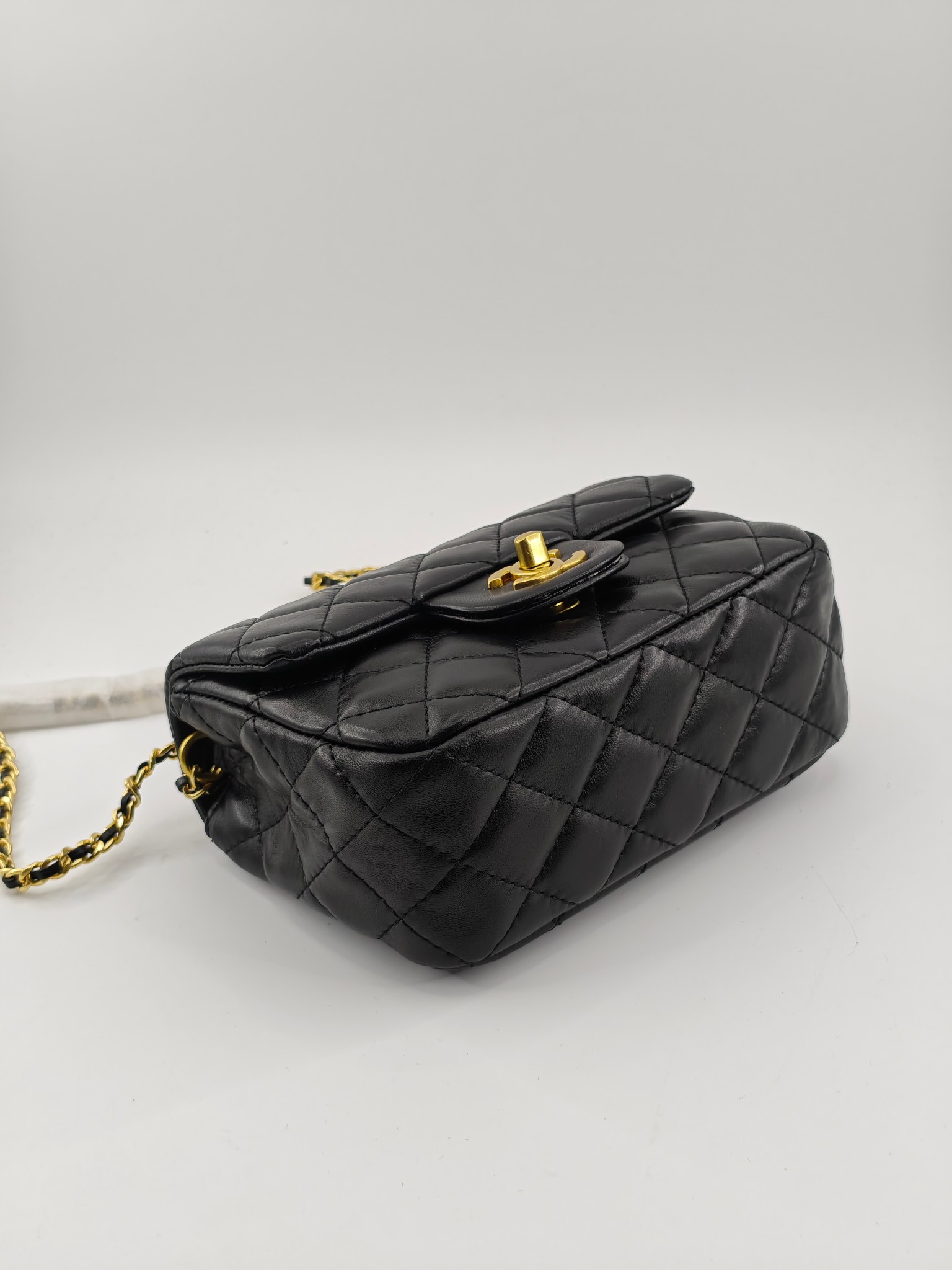 小香CF系列小金球
黑色头层小羊皮
实物实拍
尺寸：18/13/7
款号：1786
