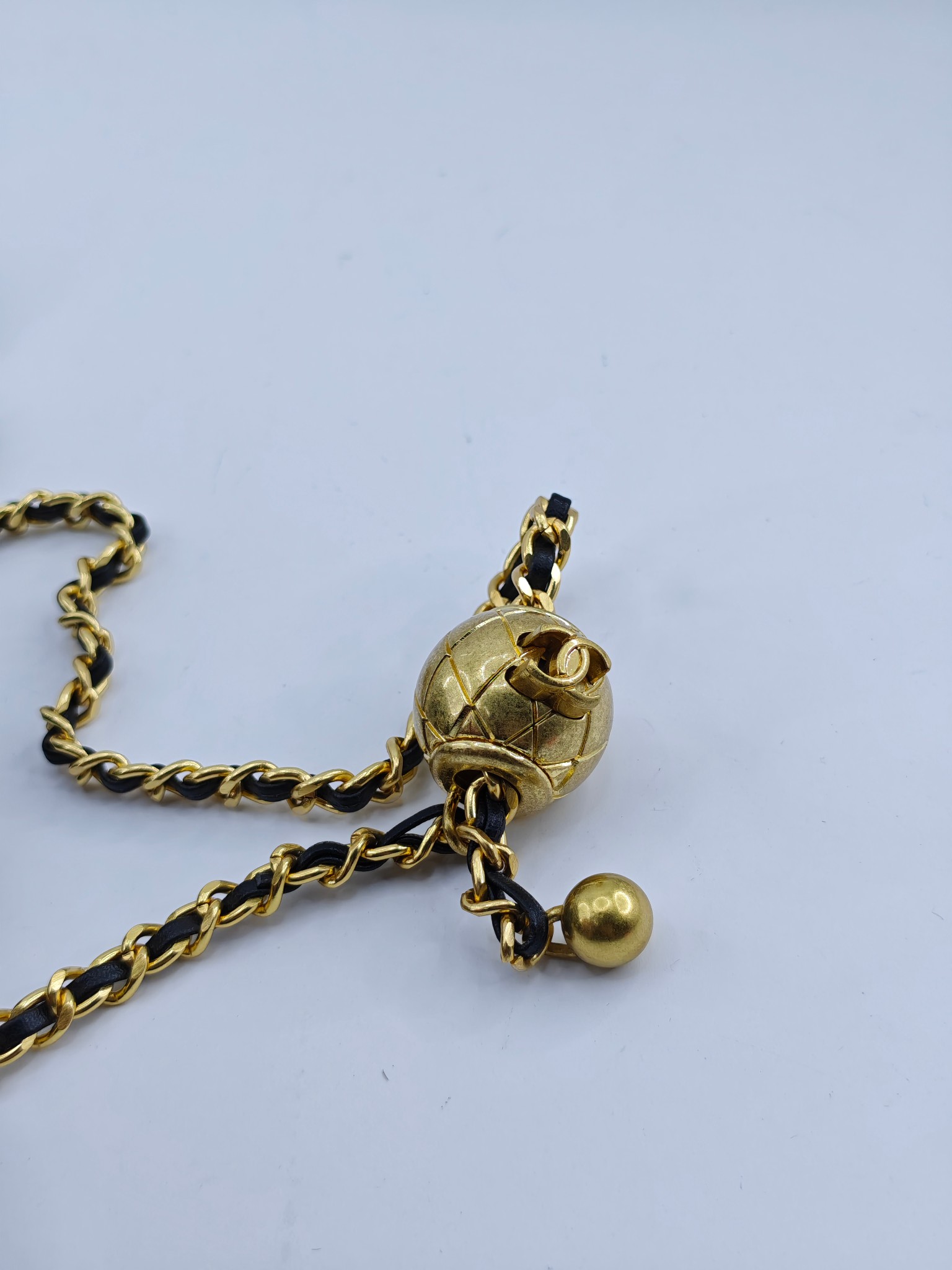 小香CF系列小金球
黑色头层小羊皮
实物实拍
尺寸：18/13/7
款号：1786
