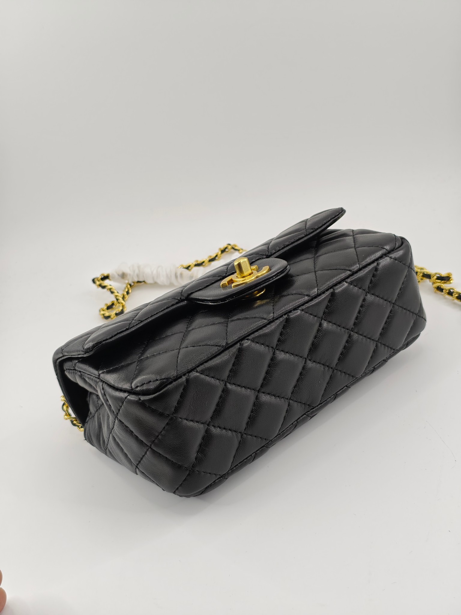 小香CF系列小金球
黑色头层小羊皮
实物实拍
尺寸：20/14/8
款号：1787
