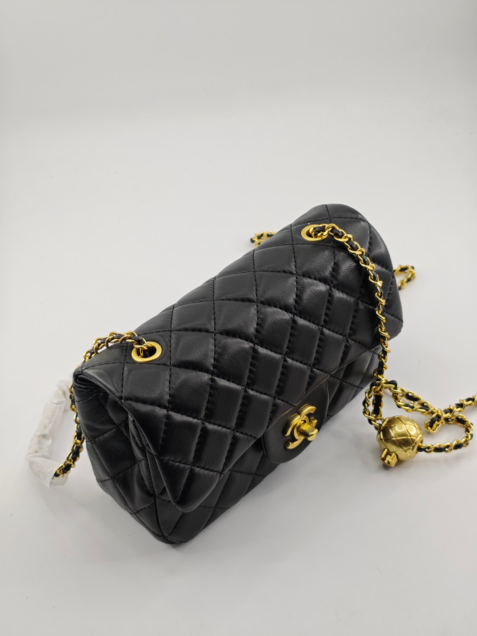 小香CF系列小金球
黑色头层小羊皮
实物实拍
尺寸：20/14/8
款号：1787
