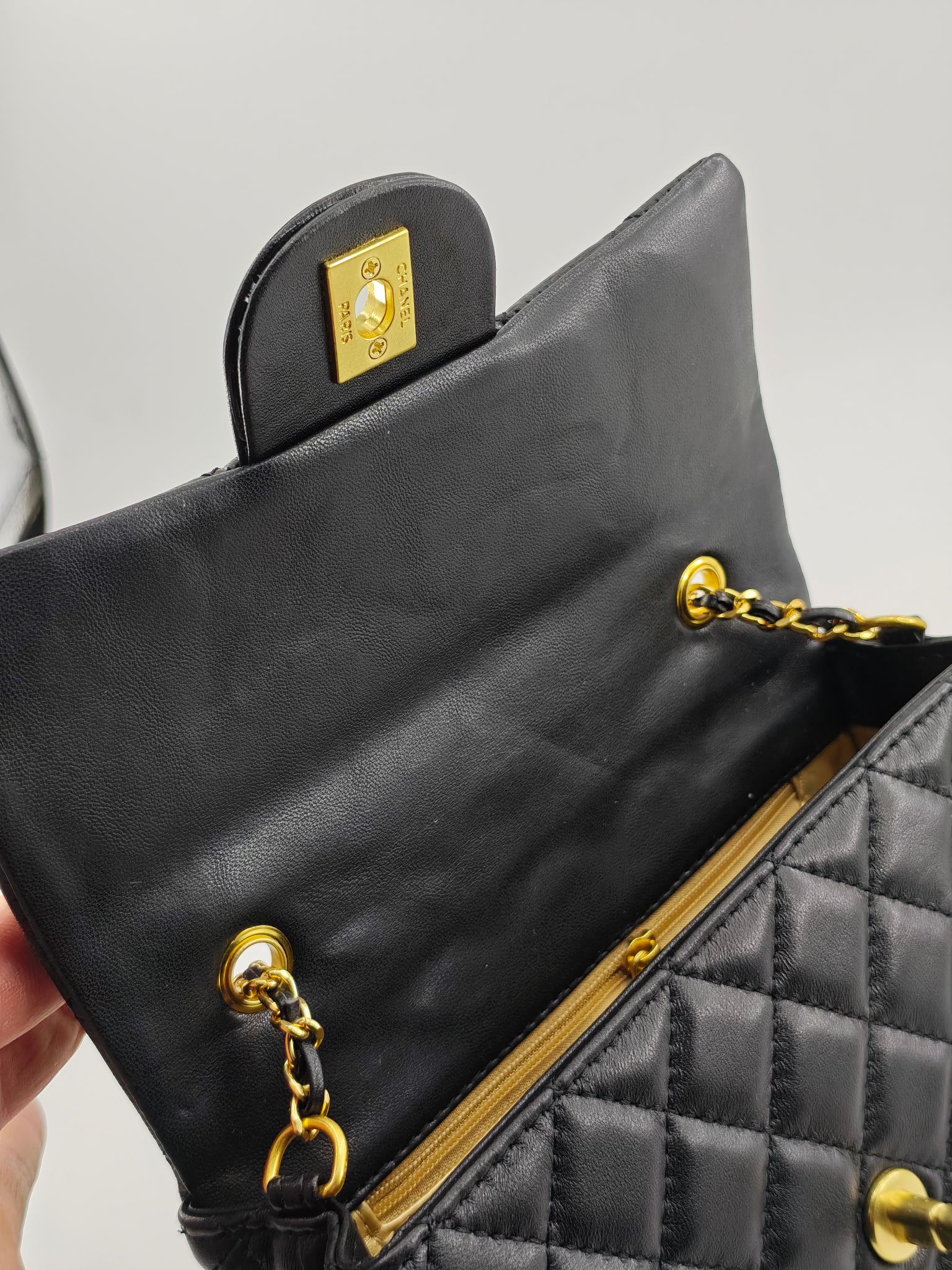 小香CF系列小金球
黑色头层小羊皮
实物实拍
尺寸：20/14/8
款号：1787
