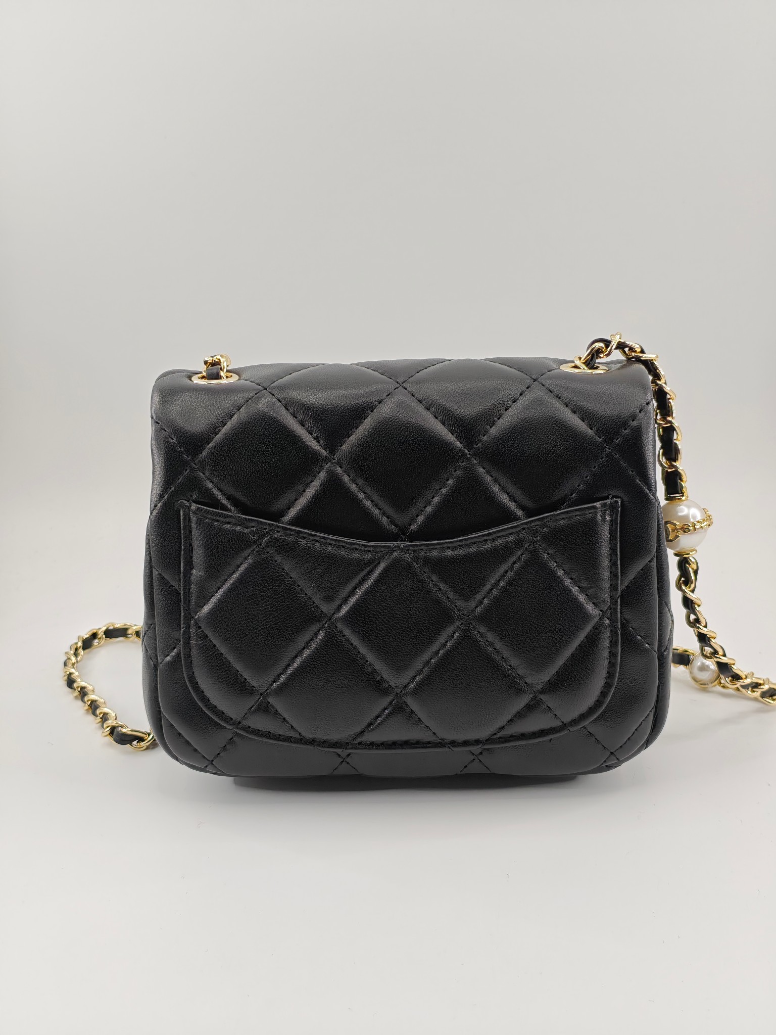 小香CF系列小金球
黑色头层小羊皮
实物实拍
尺寸：18/13/7
款号：786小号
