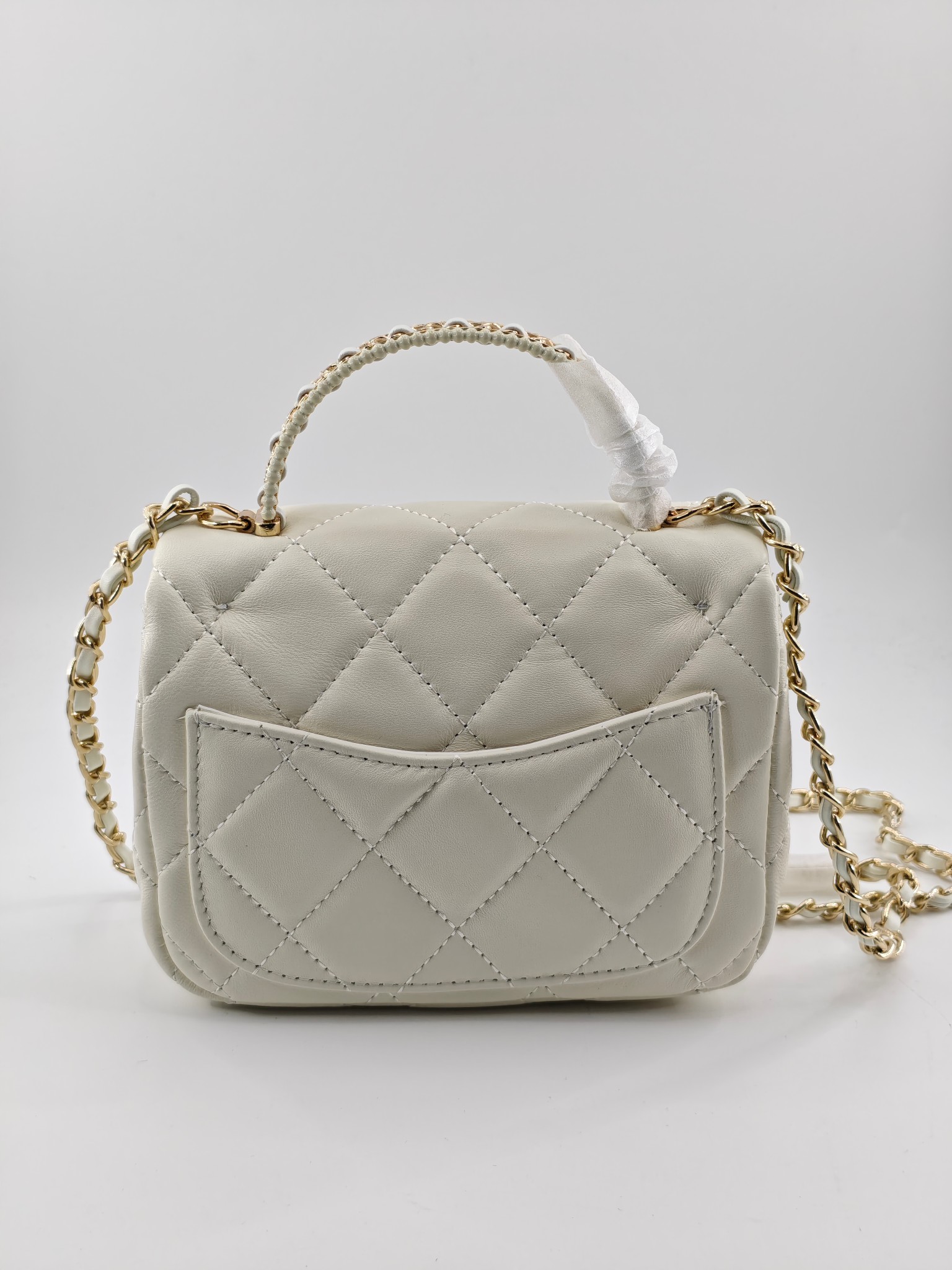 小香菱格休闲包
米白头层小羊皮金扣
实物实拍
尺寸：18/13/7
款号：788
