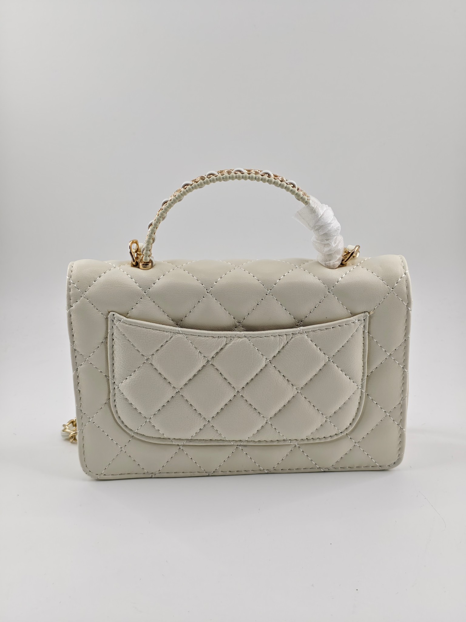 小香菱格休闲包
米白头层小羊皮金扣
实物实拍
尺寸：19/13/4
款号：789
