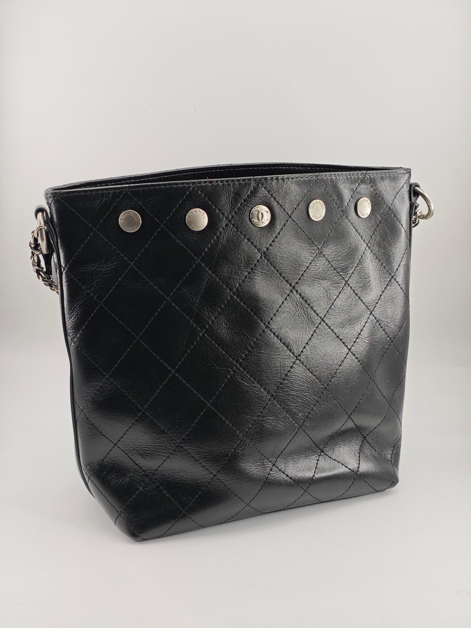  25小香新款托特包
头层黑色小牛皮银扣
实物实拍
尺寸：31/28/15
款号：1022
