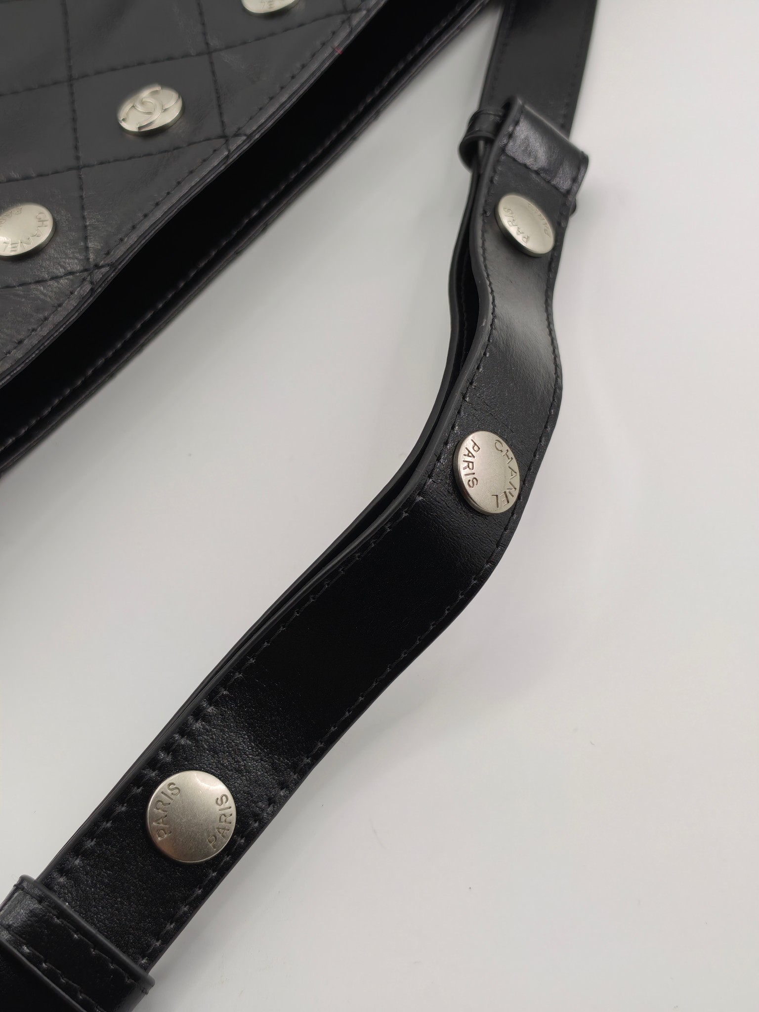  25小香新款托特包
头层黑色小牛皮银扣
实物实拍
尺寸：31/28/15
款号：1022
