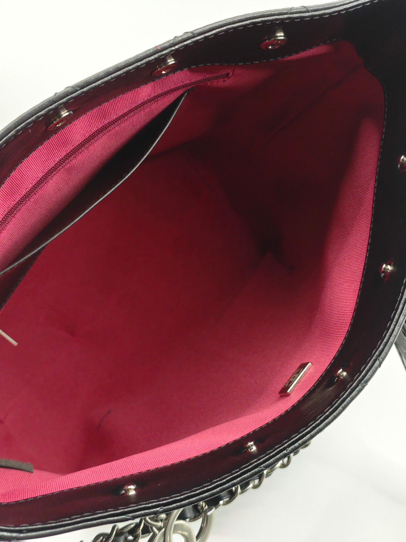  25小香新款托特包
头层黑色小牛皮银扣
实物实拍
尺寸：31/28/15
款号：1022
