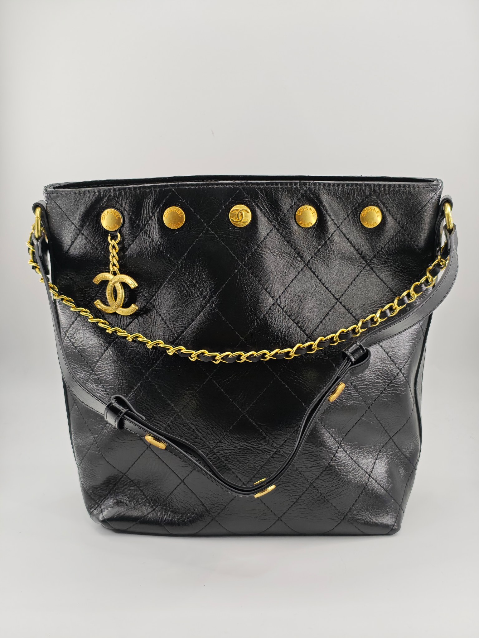  25小香新款托特包
头层黑色小牛皮金扣
实物实拍
尺寸：31/28/15
款号：1022
