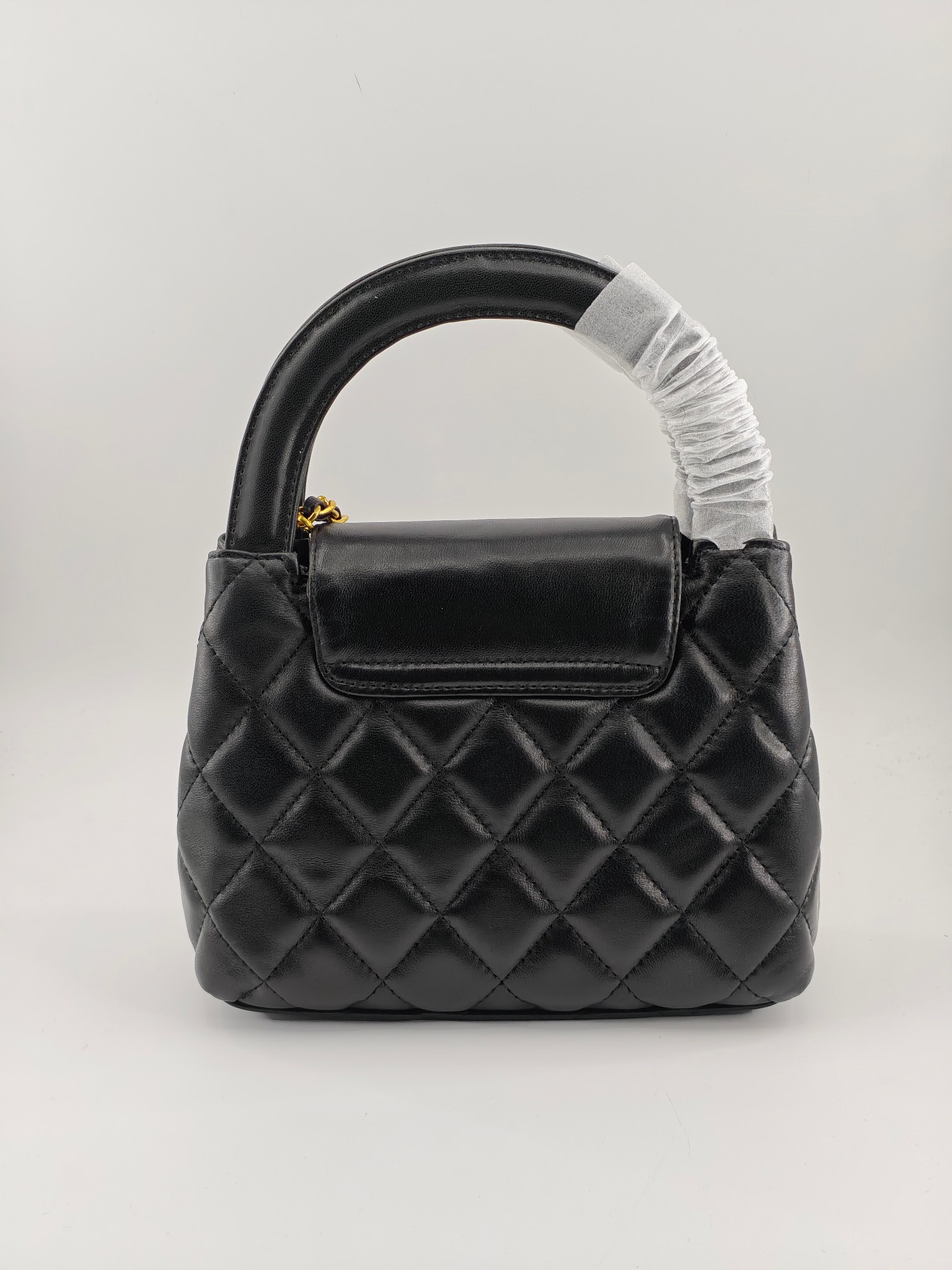  25小香晚宴包手提包
黑色小羊皮金扣
实物实拍
尺寸：20/14/7
款号：757
