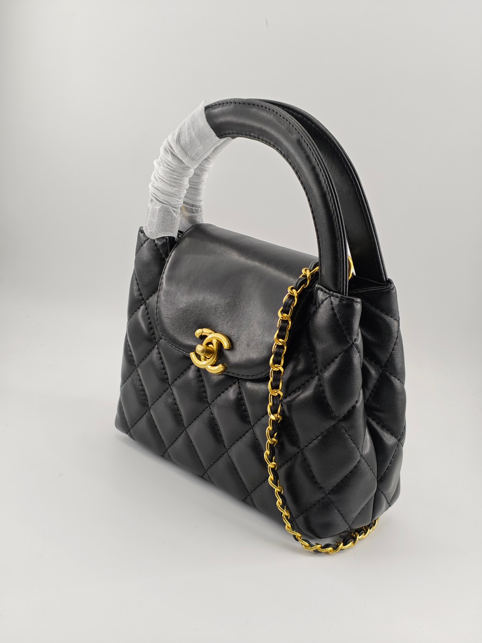  25小香晚宴包手提包
黑色小羊皮金扣
实物实拍
尺寸：20/14/7
款号：757
