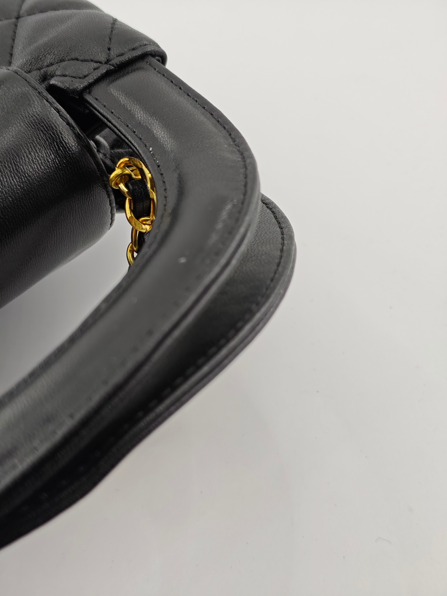  25小香晚宴包手提包
黑色小羊皮金扣
实物实拍
尺寸：20/14/7
款号：757
