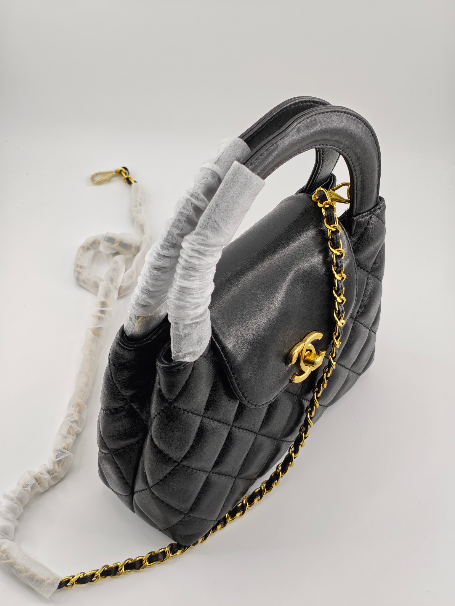  25小香晚宴包手提包
黑色小羊皮金扣
实物实拍
尺寸：20/14/7
款号：757
